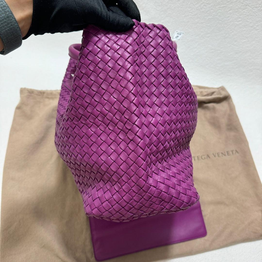 Bottega Veneta Cabat Large Intreccio Leather Tote Bag Purple with Pouch 42cm In Excellent Condition For Sale In AUBERVILLIERS, FR