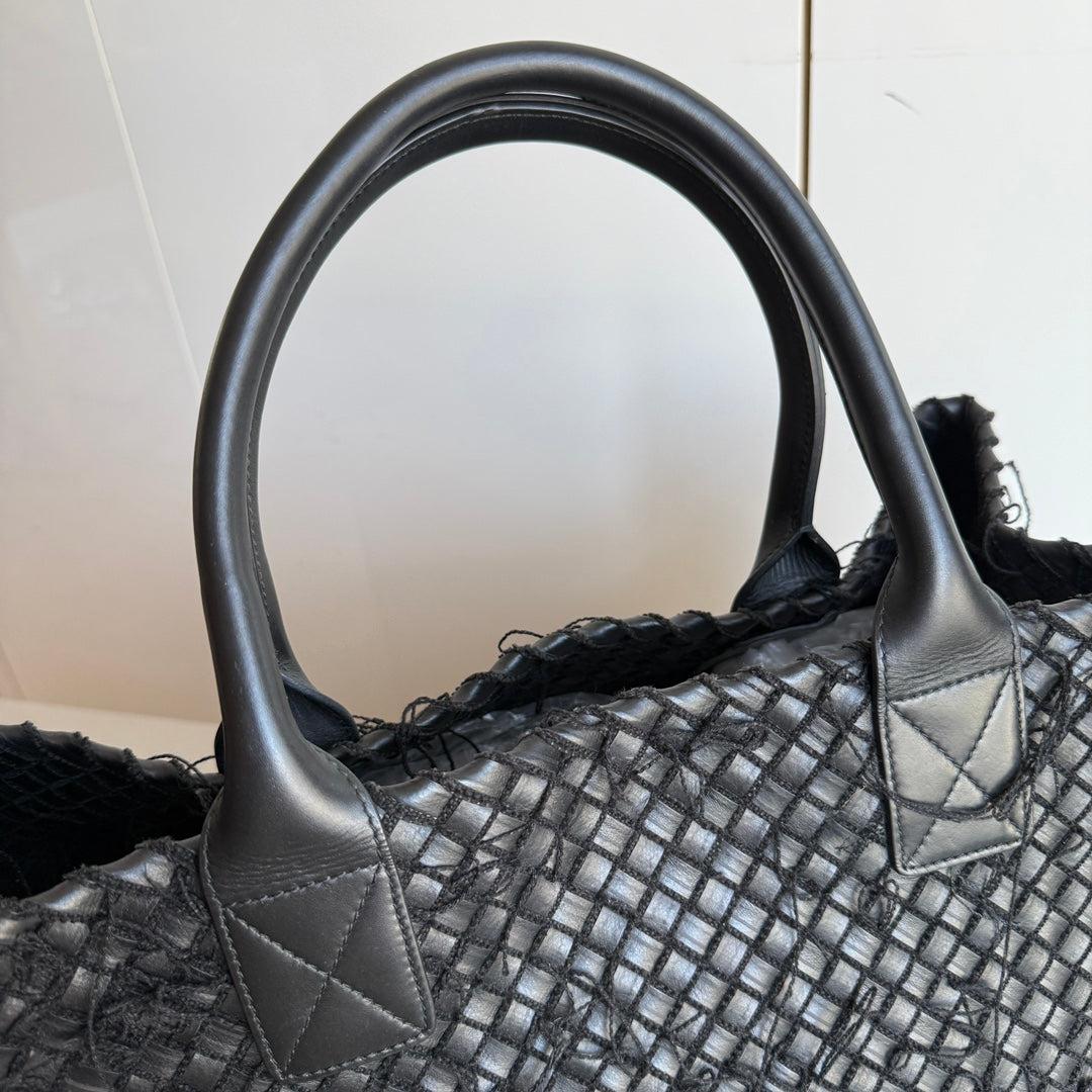 Bottega Veneta Cabat Grande Intreccio in Pelle con Frange Nero 40cm in vendita 8