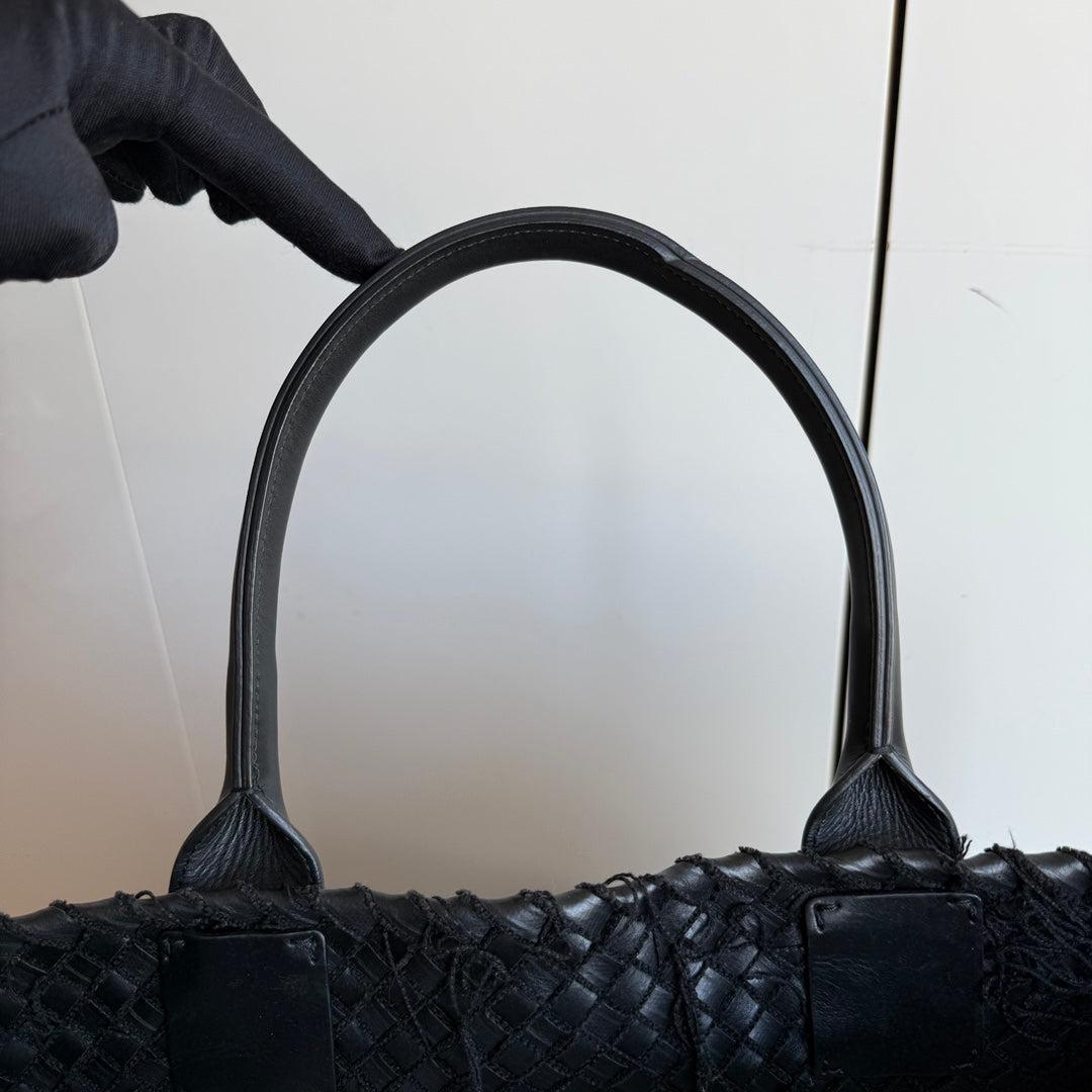 Bottega Veneta Cabat Grande Intreccio in Pelle con Frange Nero 40cm in vendita 10