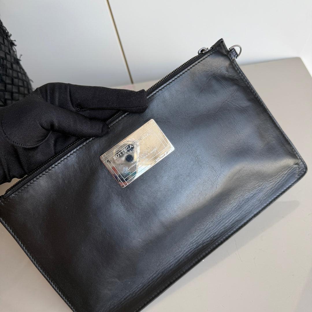 Bottega Veneta Cabat Grande Intreccio in Pelle con Frange Nero 40cm in vendita 12