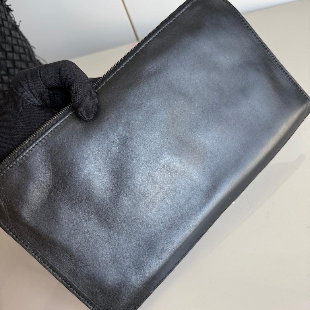 Bottega Veneta Cabat Grande Intreccio in Pelle con Frange Nero 40cm in vendita 14