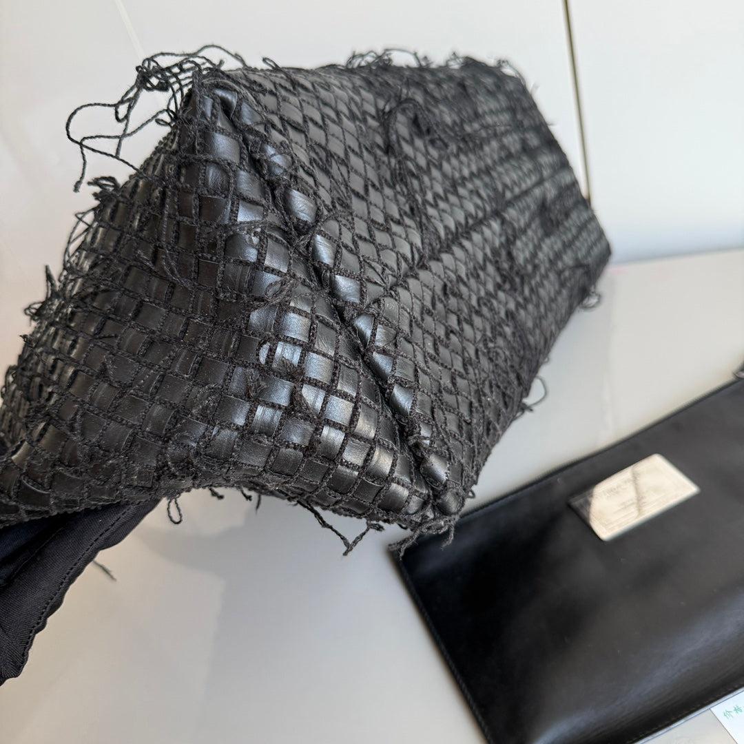 Bottega Veneta Cabat Grande Intreccio in Pelle con Frange Nero 40cm in vendita 4
