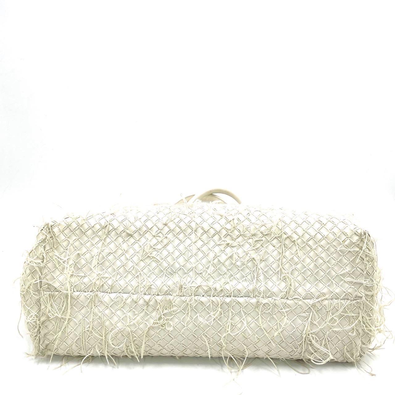 Bottega Veneta Cabat Large Intreccio Leather with Fringes White Ecru 40cm For Sale 9