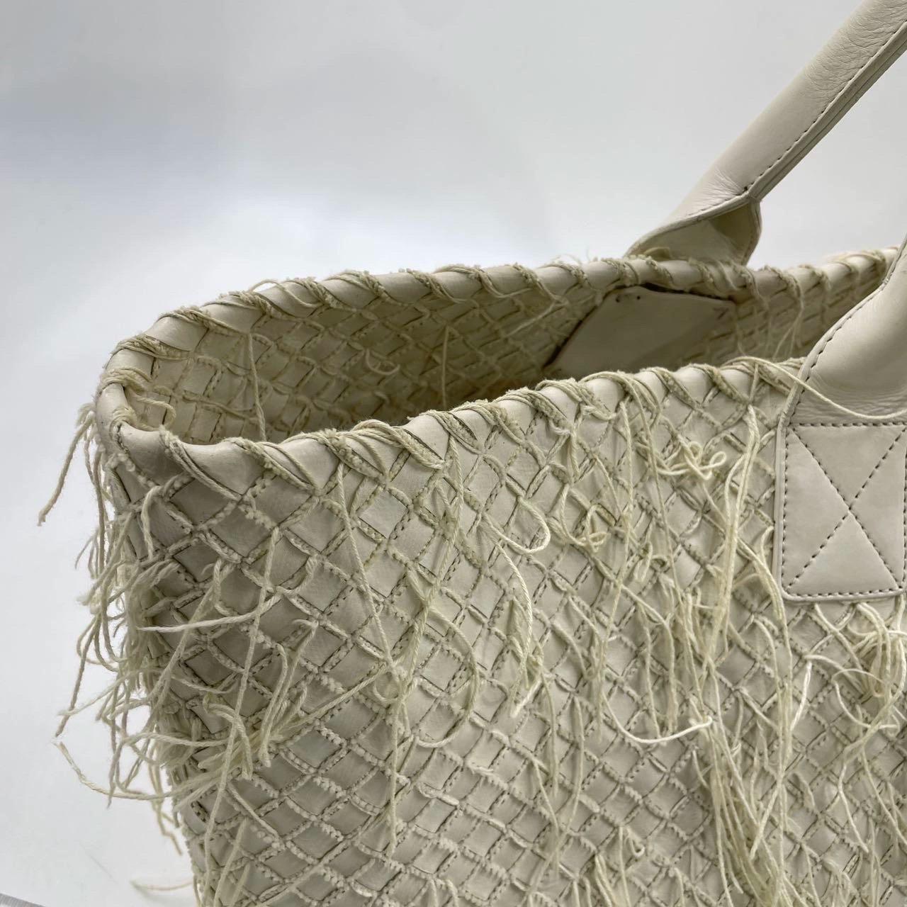 Bottega Veneta Cabat Large Intreccio Leather with Fringes White Ecru 40cm For Sale 13