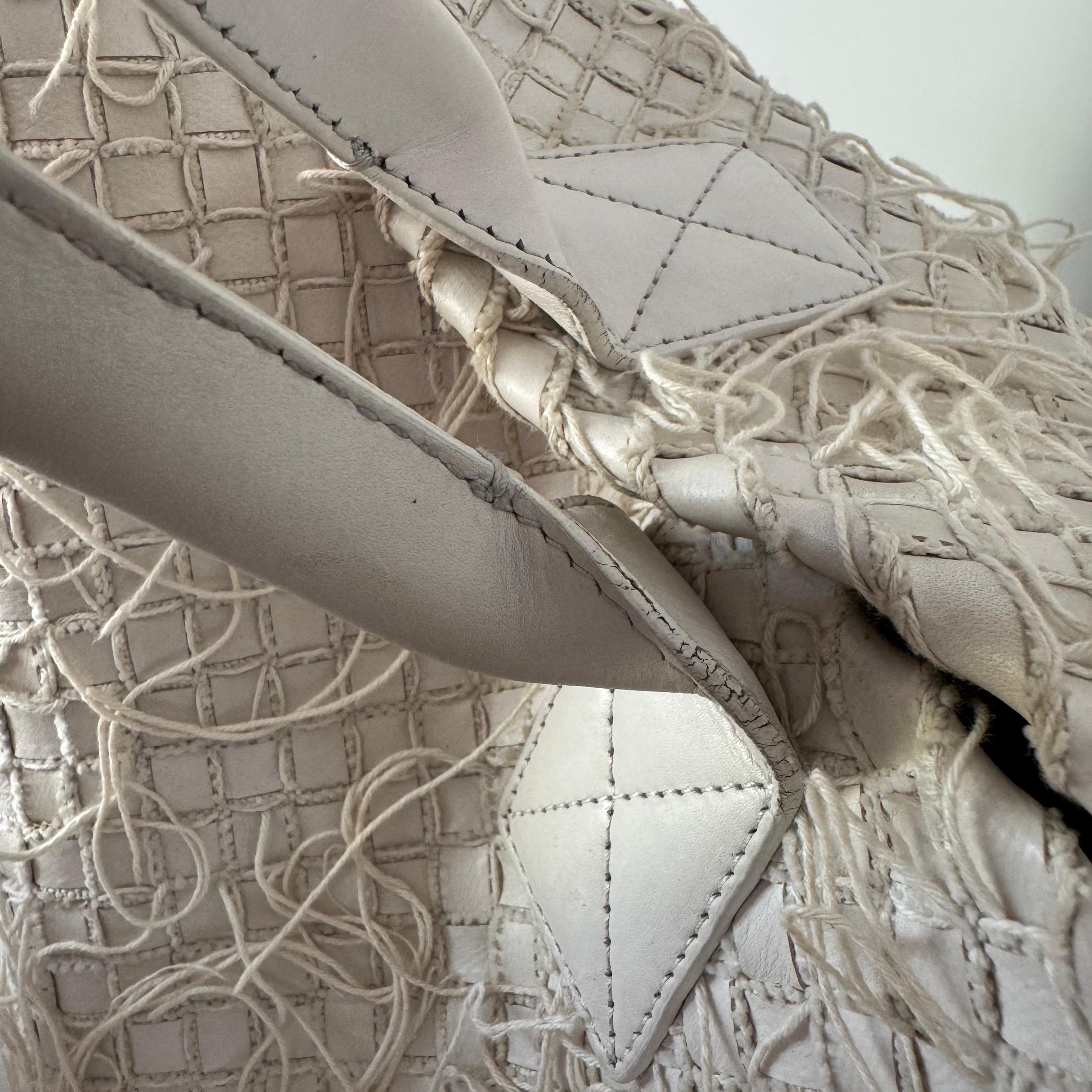 Bottega Veneta Cabat Large Intreccio Leather with Fringes White Ecru 40cm For Sale 2