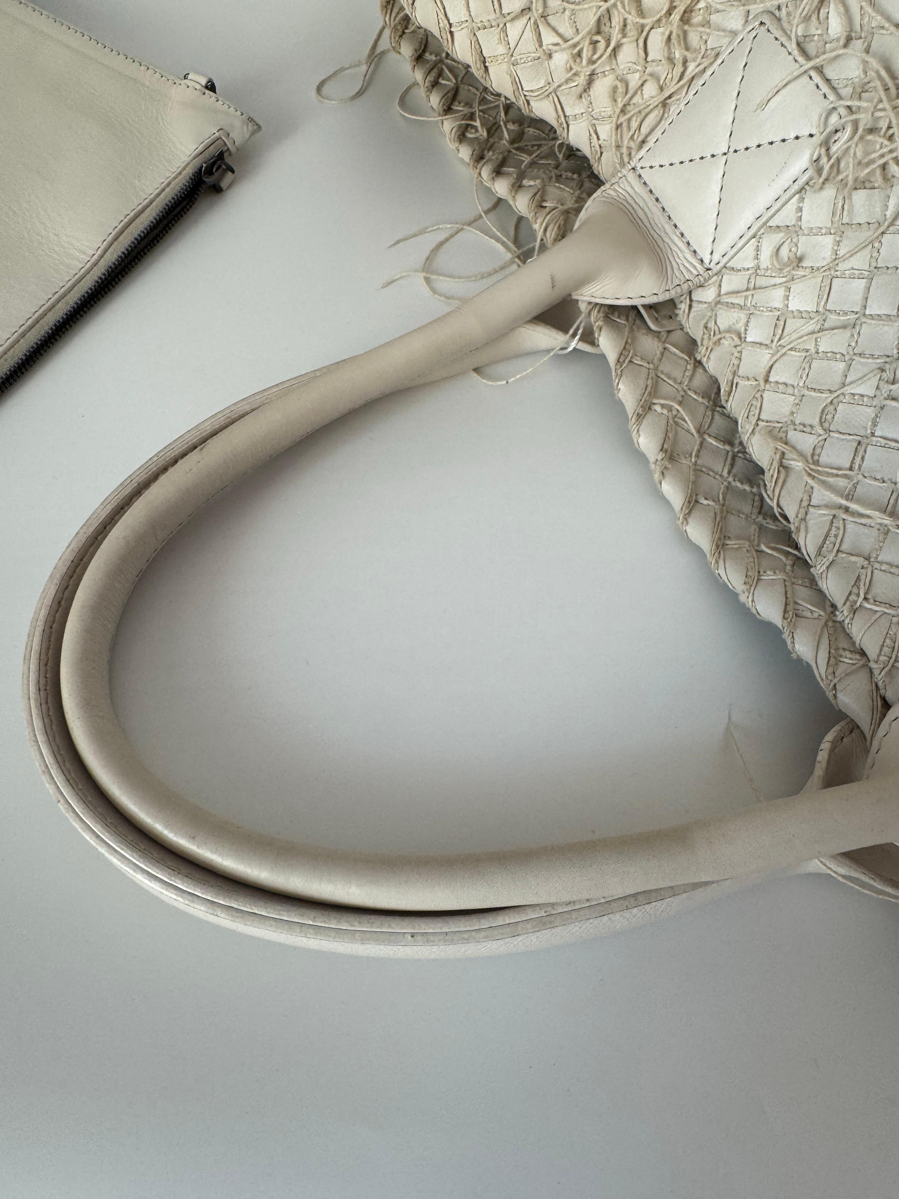 Bottega Veneta Cabat Large Intreccio Leather with Fringes White Ecru 40cm For Sale 3