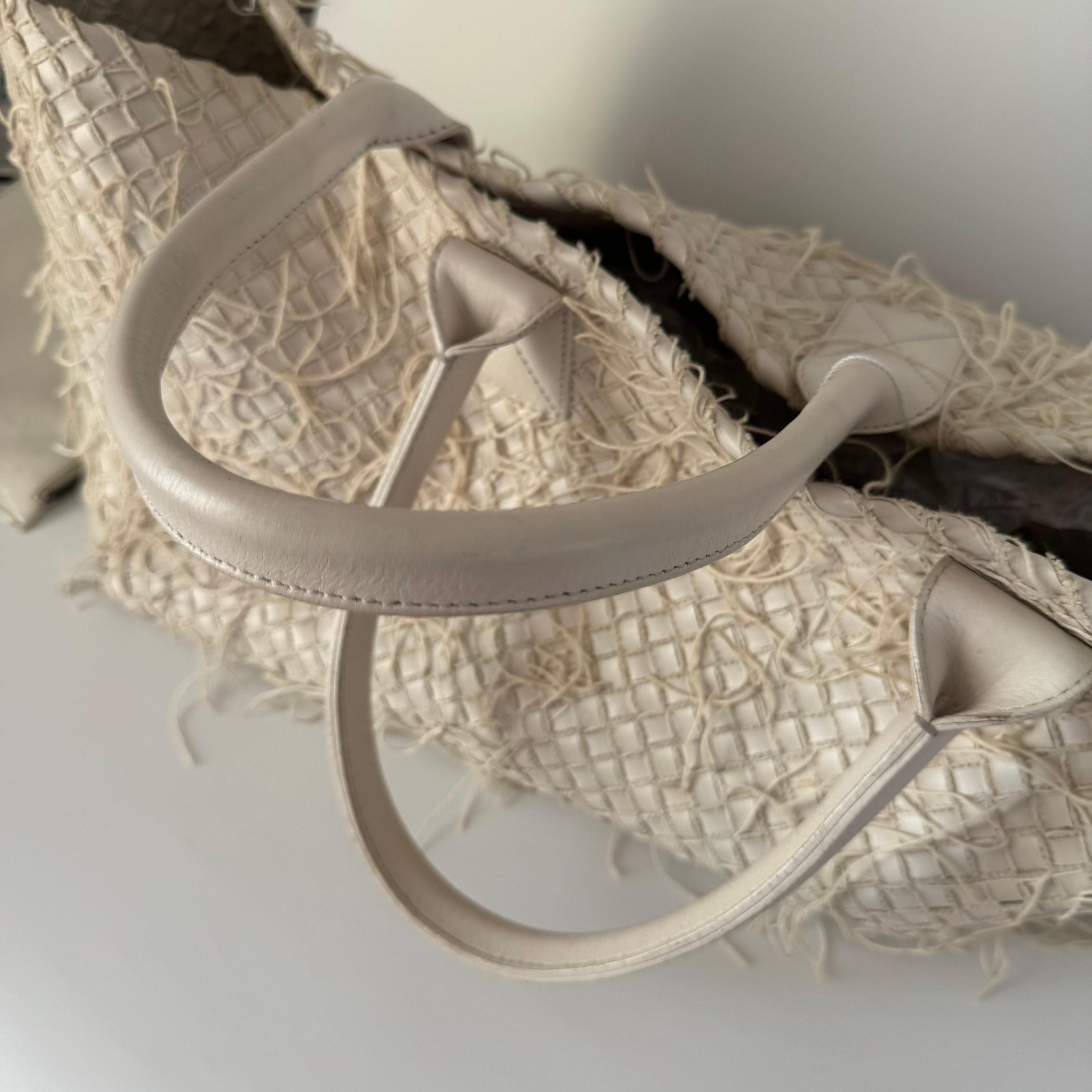 Bottega Veneta Cabat Large Intreccio Leather with Fringes White Ecru 40cm For Sale 4