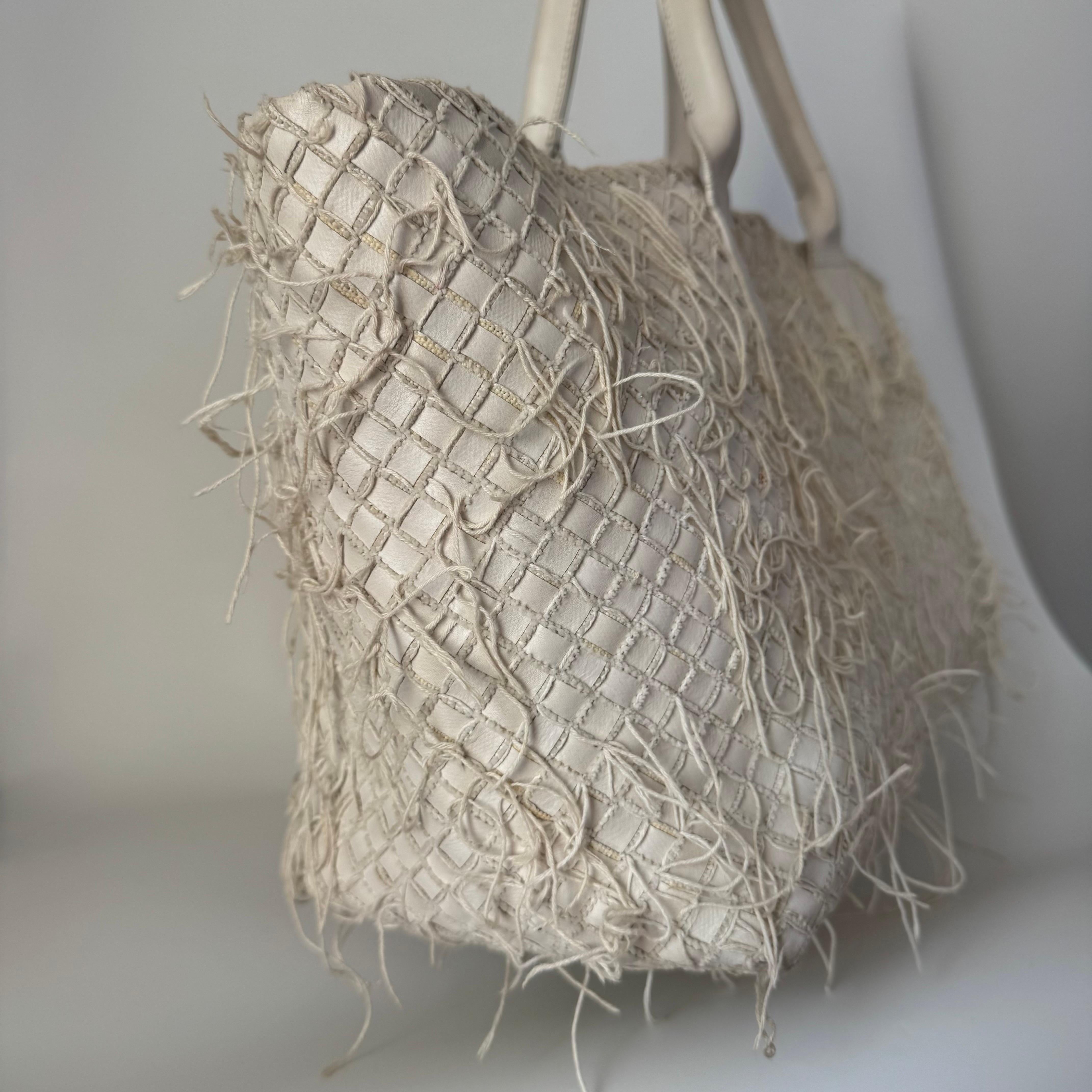 Bottega Veneta Cabat Large Intreccio Leather with Fringes White Ecru 40cm For Sale 5