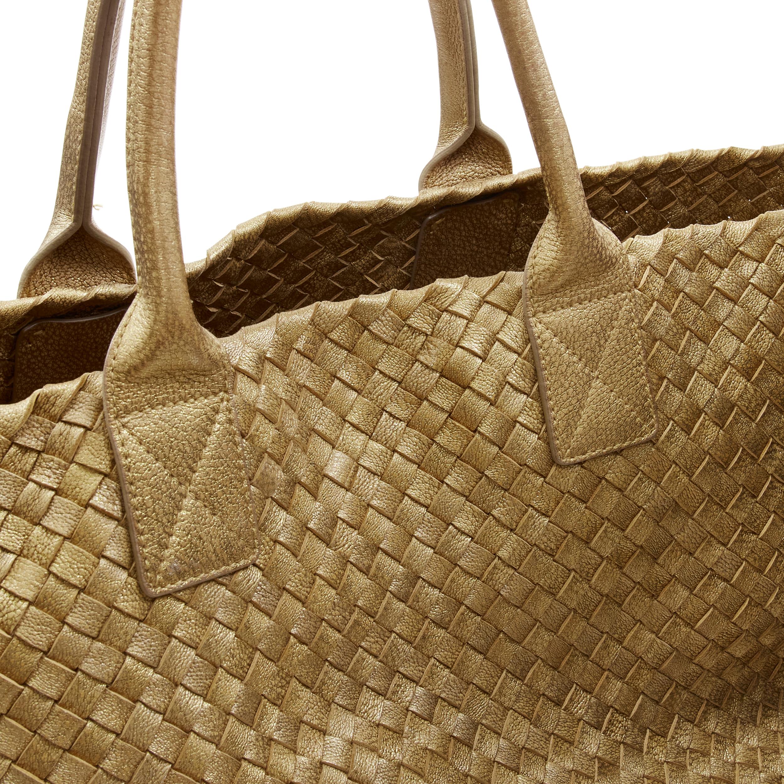 BOTTEGA VENETA Cabat Limited Edition metallic gold Intrecciato woven leather bag In Excellent Condition In Hong Kong, NT