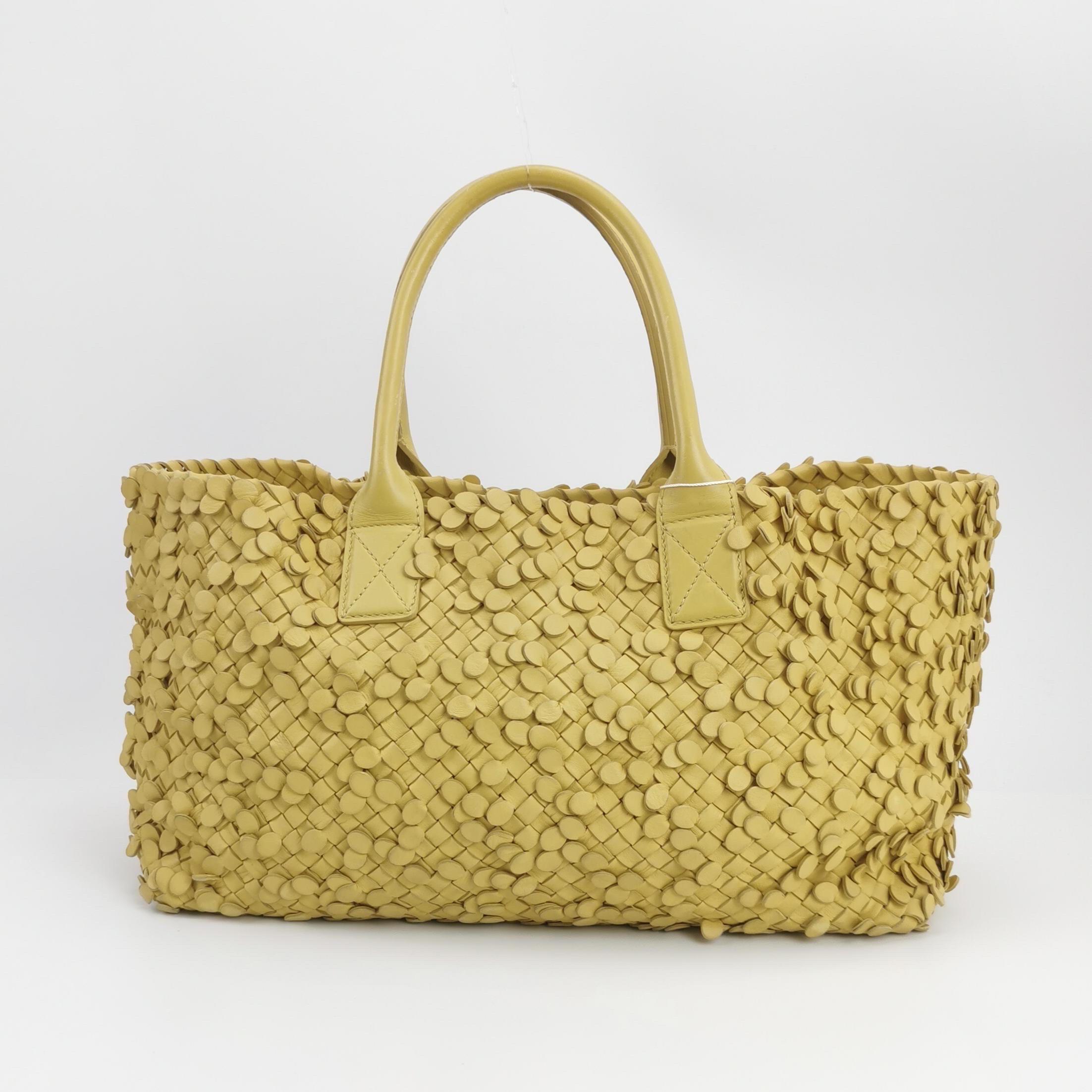 Bottega Veneta Cabat Limited Yellow Poussin Paillettes Tote In Good Condition In AUBERVILLIERS, FR