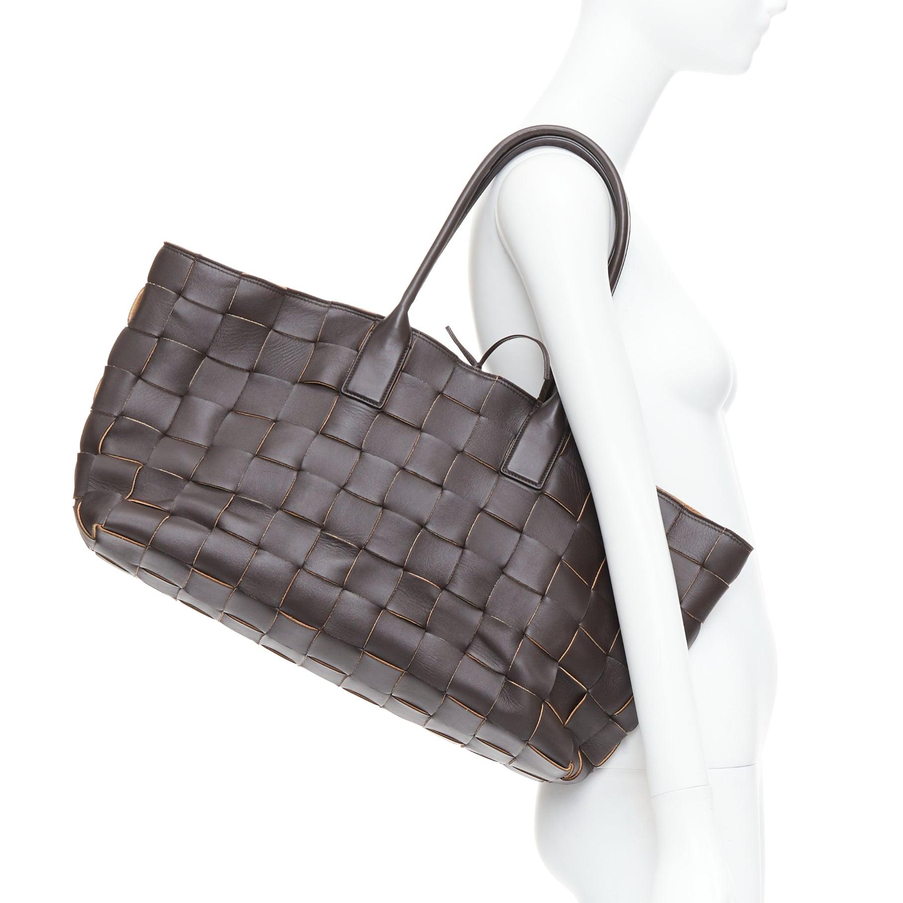 BOTTEGA VENETA Cabat Maxi Intrecciato dark brown woven leather tote bag
Reference: TGAS/E00203
Brand: Bottega Veneta
Model: Cabat Maxi Intreccio
Material: Leather
Color: Brown
Pattern: Solid
Closure: Self Tie
Lining: Brown Leather
Extra Details: The