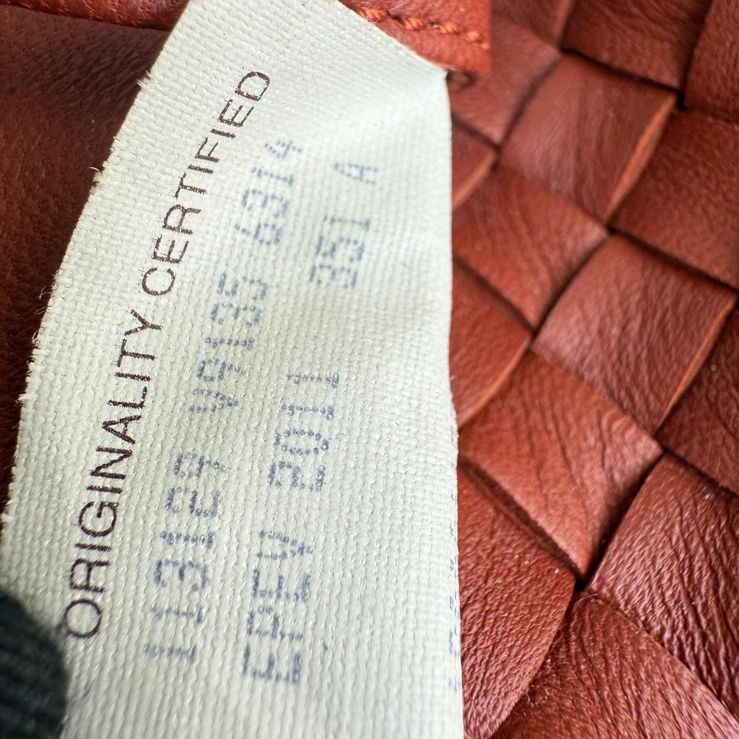 Bottega Veneta Cabat Maxi Intreccio Leather Tote Bag Brick Red 50cm en vente 9