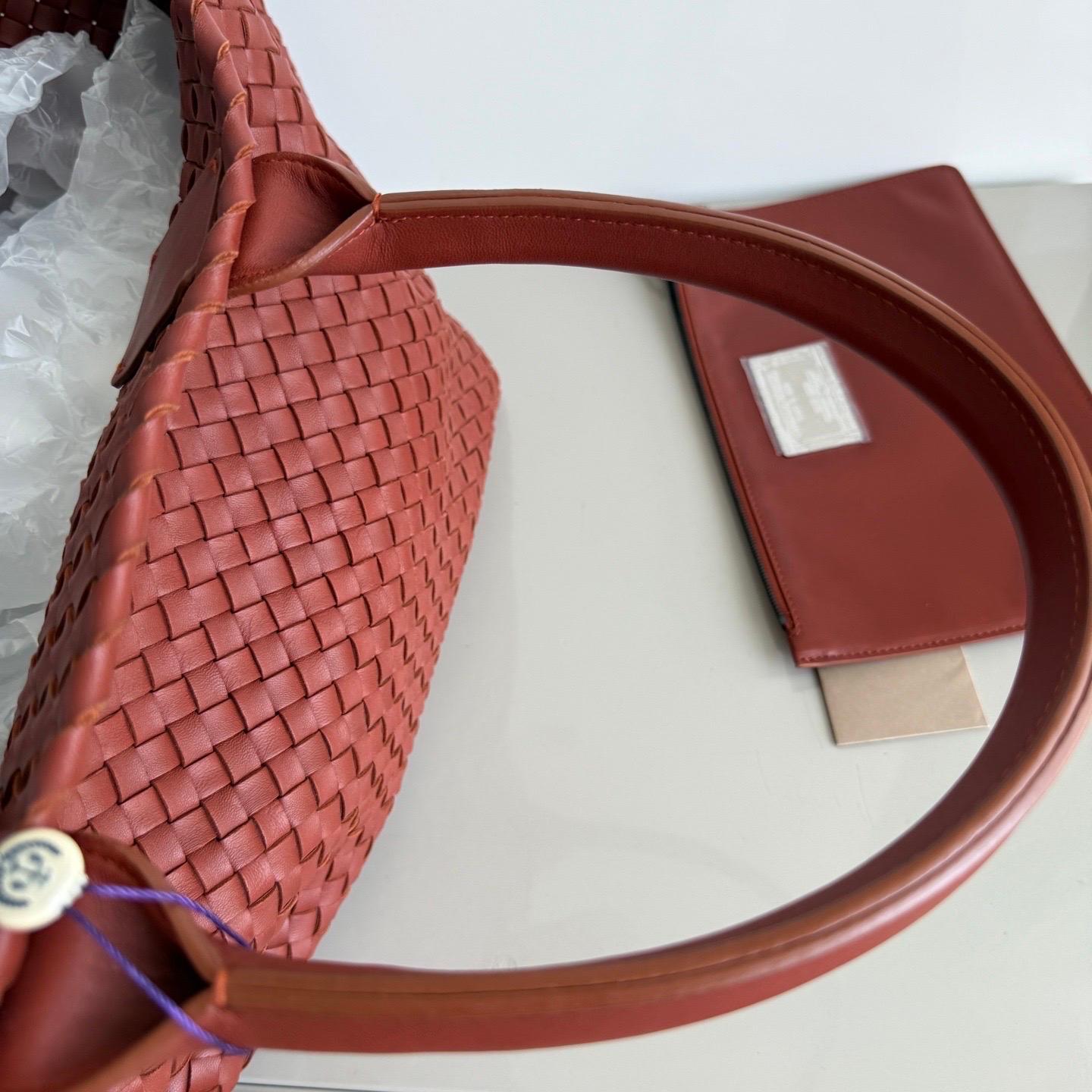 Bottega Veneta Cabat Maxi Intreccio Leather Tote Bag Brick Red 50cm en vente 13