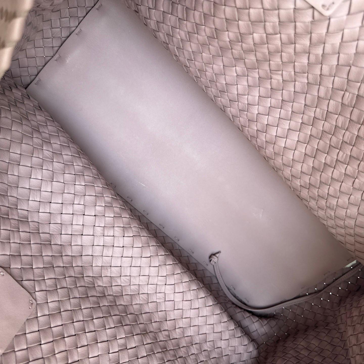 Bottega Veneta Cabat Maxi Intreccio Leather Tote Bag Mauve Pink 50cm en vente 11