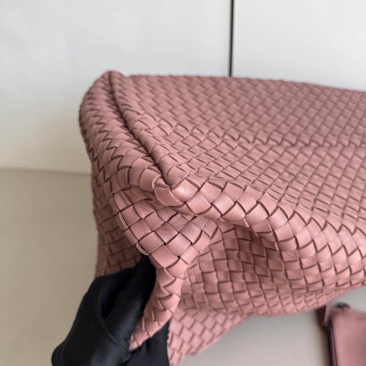 Bottega Veneta Cabat Maxi Intreccio Leather Tote Bag Mauve Pink 50cm en vente 12