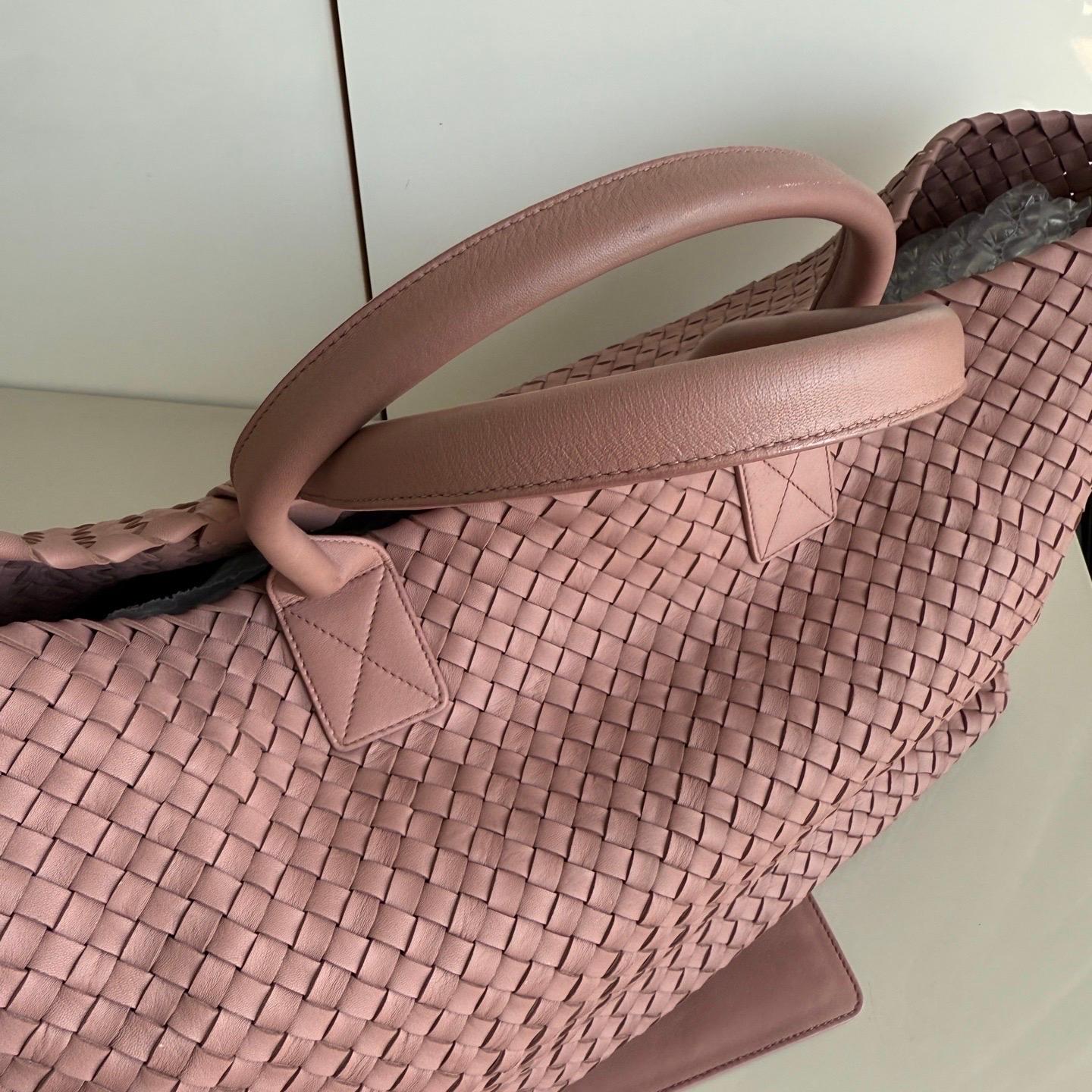 Violet Bottega Veneta Cabat Maxi Intreccio Leather Tote Bag Mauve Pink 50cm en vente
