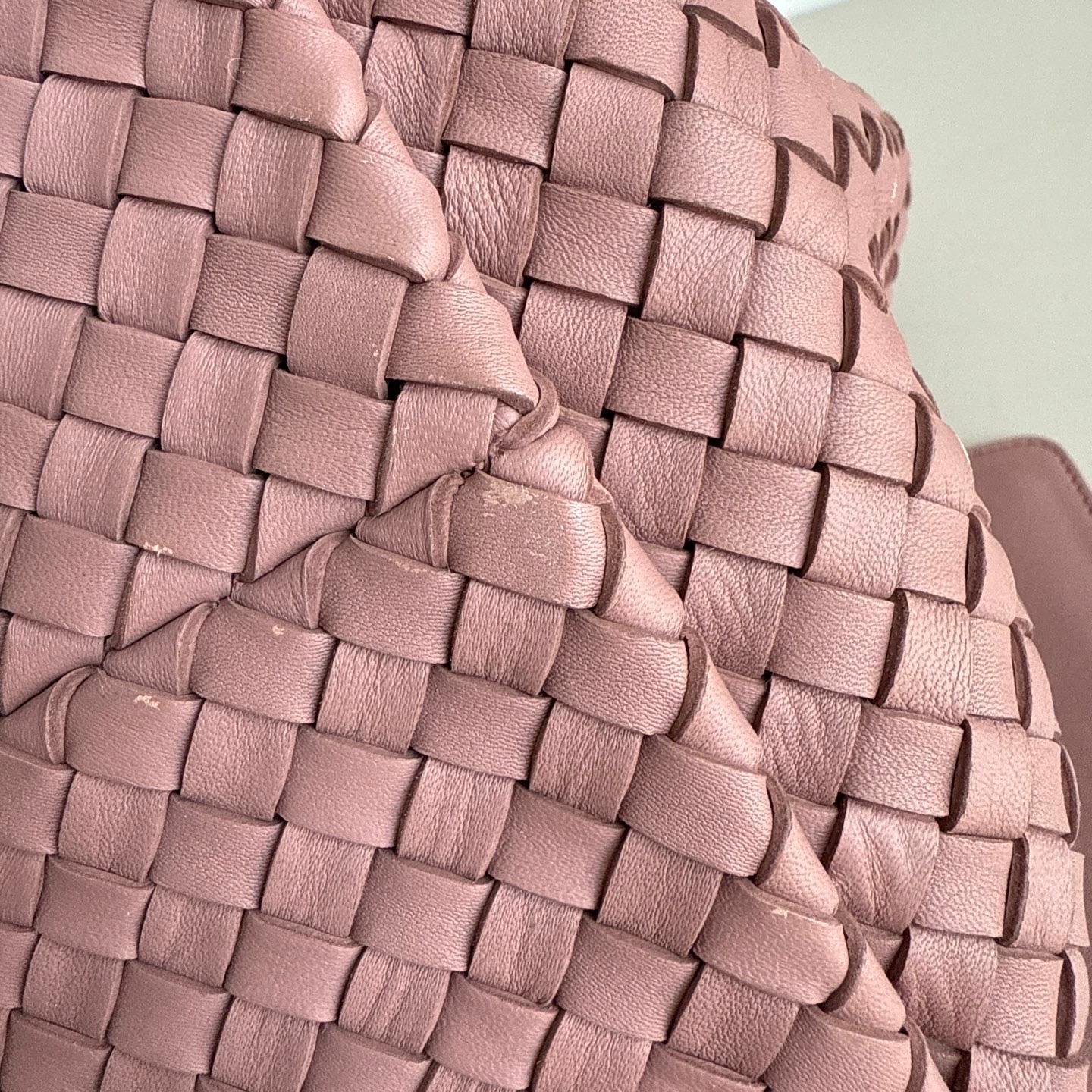 Bottega Veneta Cabat Maxi Intreccio Leather Tote Bag Mauve Pink 50cm Pour femmes en vente