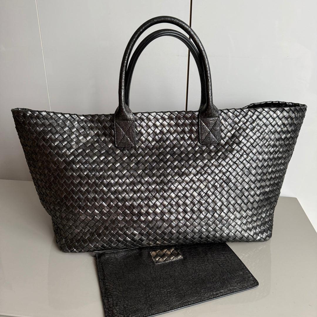 Bottega Veneta Cabat Maxi Intreccio Leather Tote Bag Metallic 50cm
 These are professional photos of the actual bag offered by Luxbags.
 Discover the sophisticated luxury of the Bottega Veneta Cabat Intreccio Leather Tote Bag. Revel in its stylish