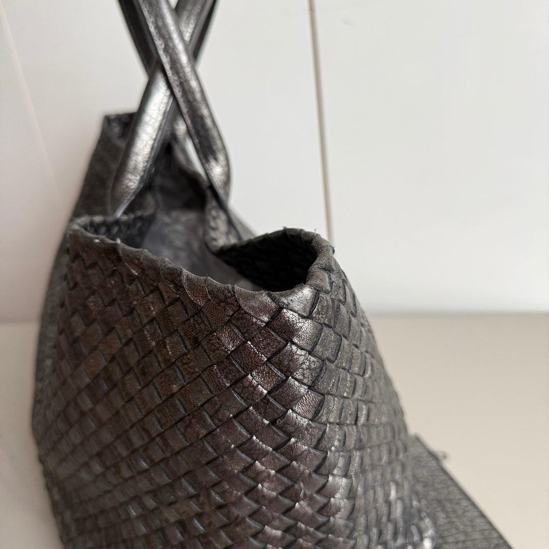 Bottega Veneta Cabat Maxi Intreccio Leather Tote Bag Metallic 50cm In Excellent Condition In AUBERVILLIERS, FR