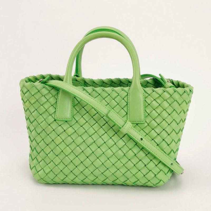 Bottega Veneta Cabat Mini Intreccio Leather Tote Bag Green In Excellent Condition For Sale In AUBERVILLIERS, FR