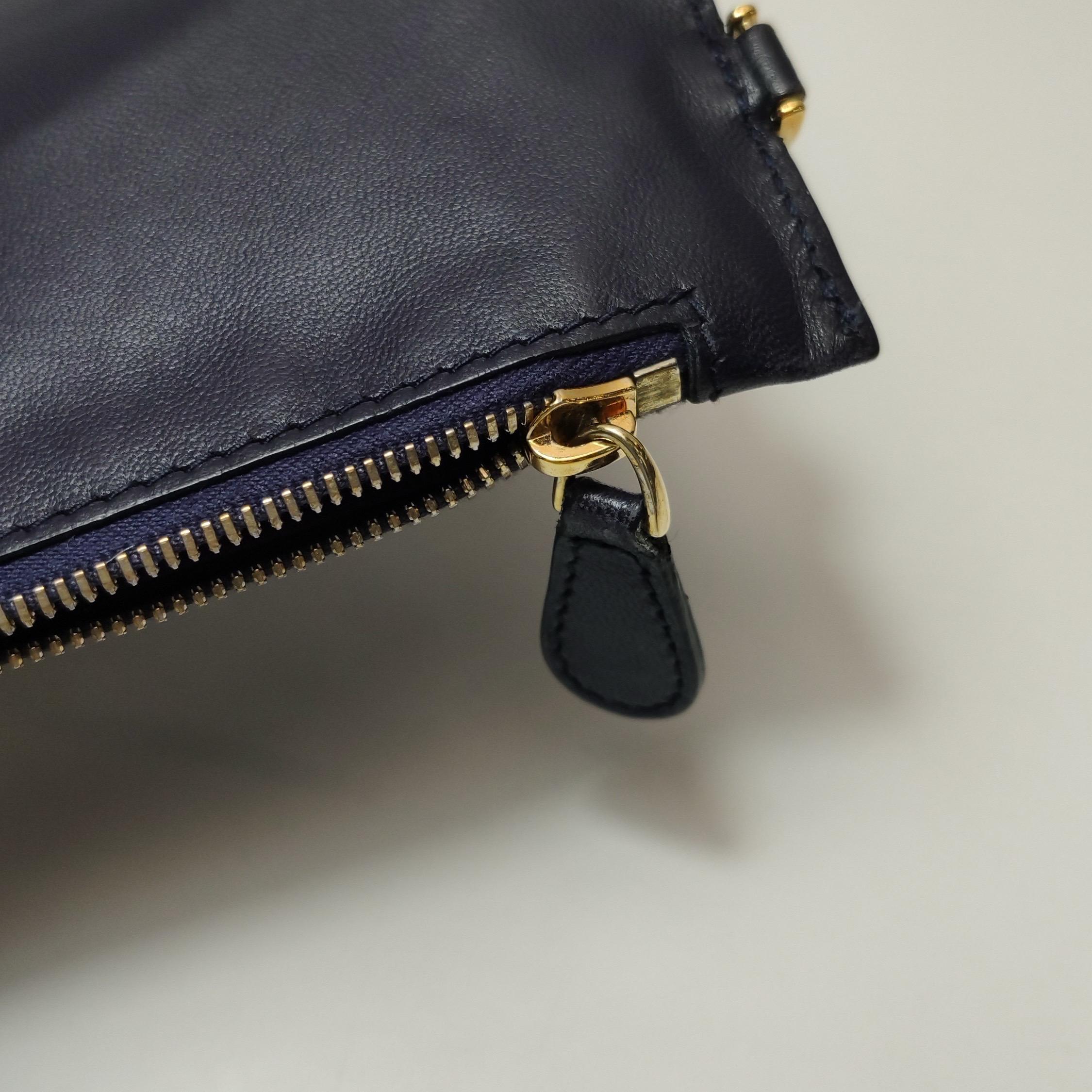 Bottega Veneta Cabat MM Intreccio Leather Tote Bag Navy 40cm en vente 8