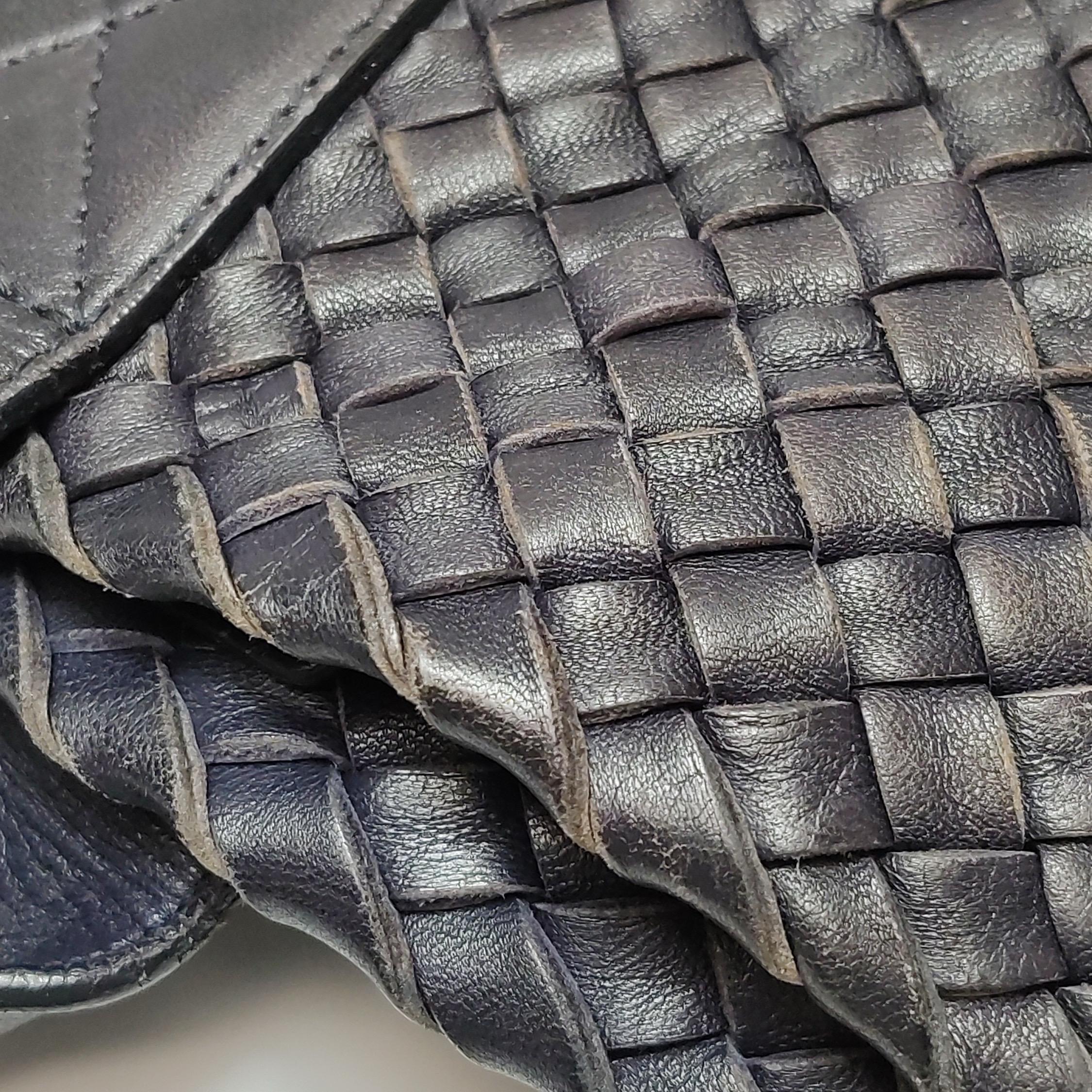 Bottega Veneta Cabat MM Intreccio Leather Tote Bag Navy 40cm en vente 9