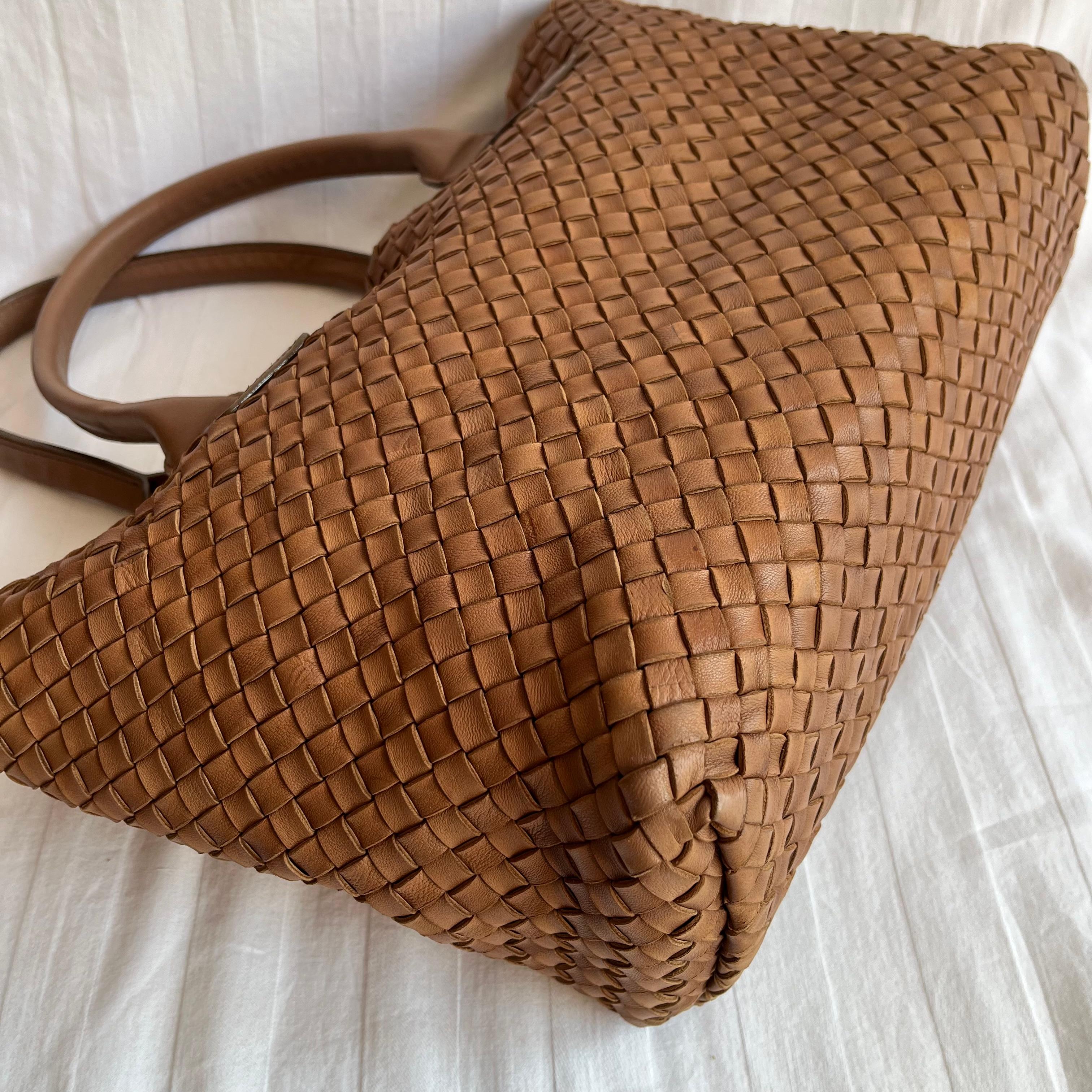 Bottega Veneta Cabat PM Intreccio in pelle Bottega Intreccio Marrone Cioccolato 32cm in vendita 7