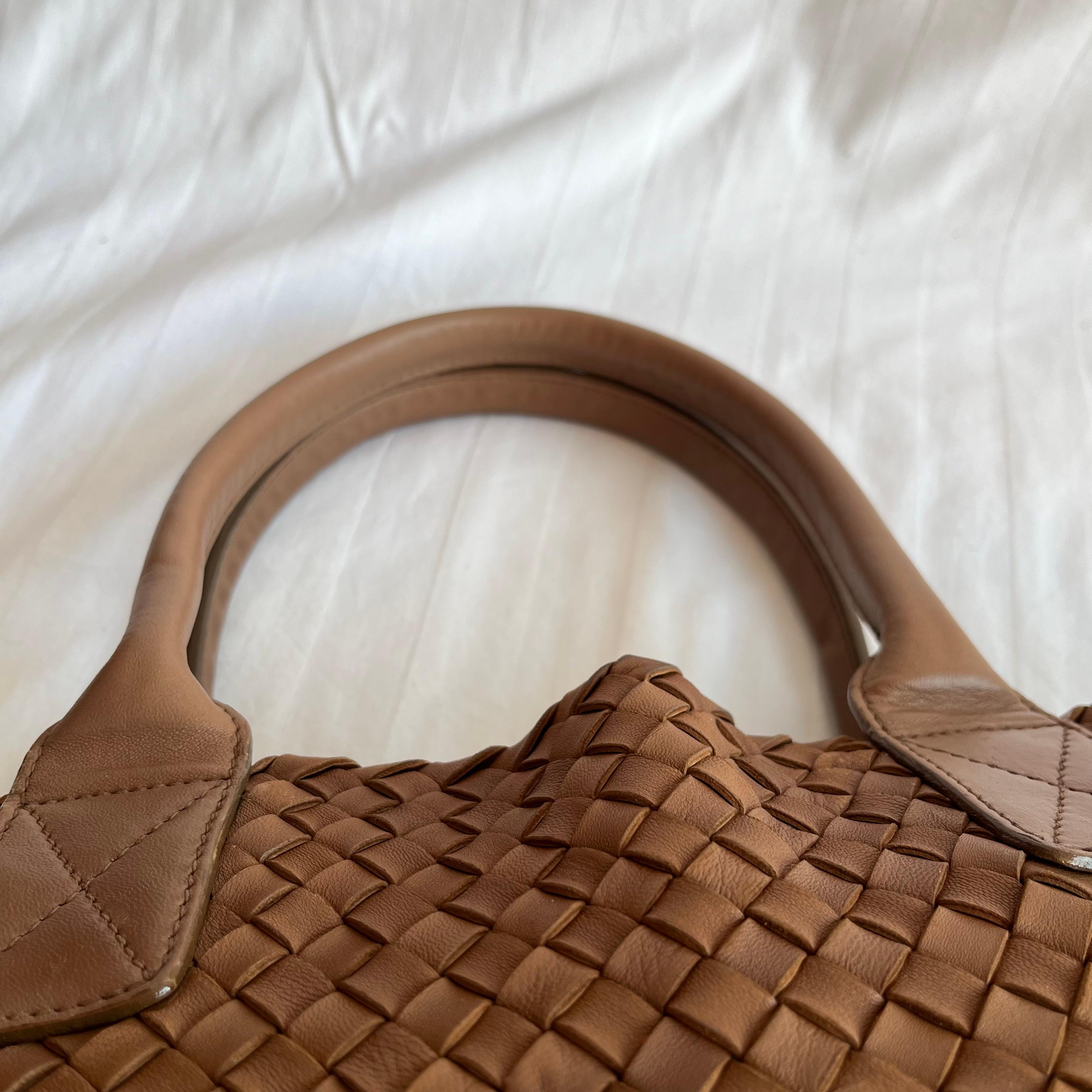 Bottega Veneta Cabat PM Intreccio in pelle Bottega Intreccio Marrone Cioccolato 32cm in vendita 9