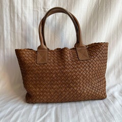 Bottega Veneta Cabat PM Intreccio Leder Tragetasche Schokoladenbraun 32cm