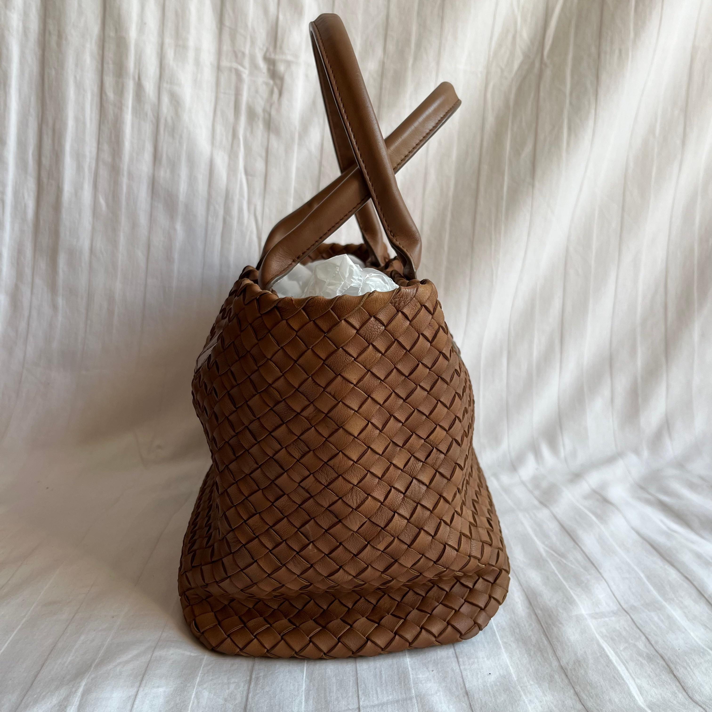 Bottega Veneta Cabat PM Intreccio in pelle Bottega Intreccio Marrone Cioccolato 32cm In condizioni buone in vendita a AUBERVILLIERS, FR