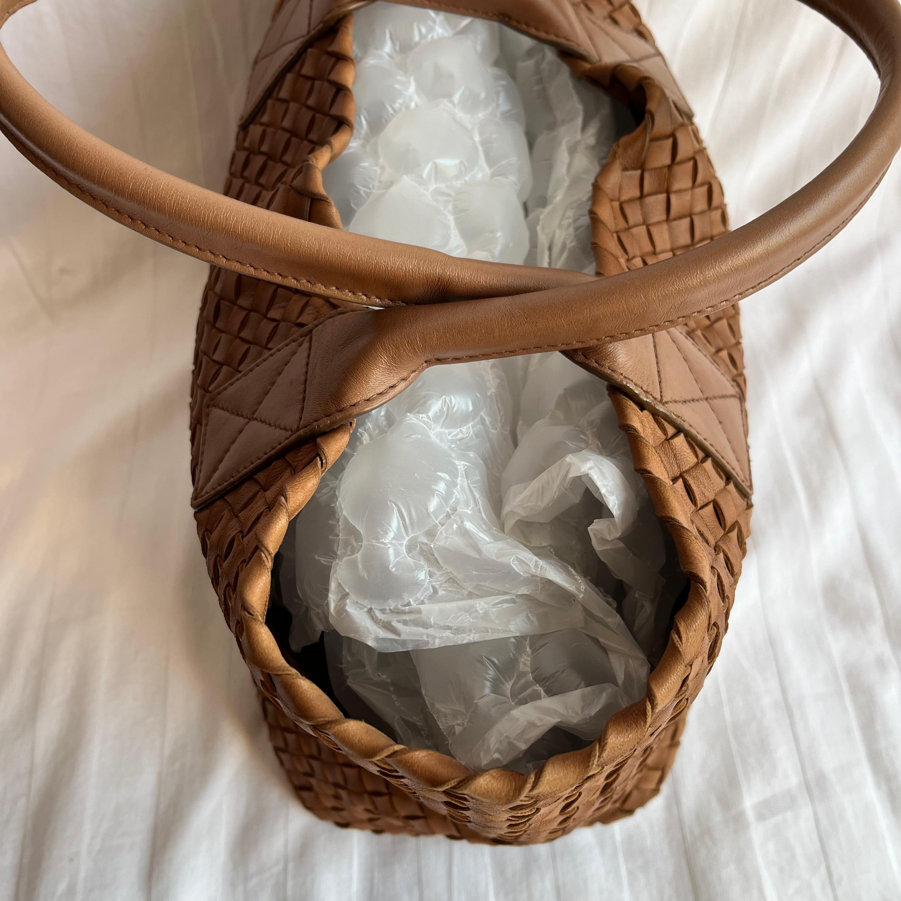 Bottega Veneta Cabat PM Intreccio in pelle Bottega Intreccio Marrone Cioccolato 32cm in vendita 2