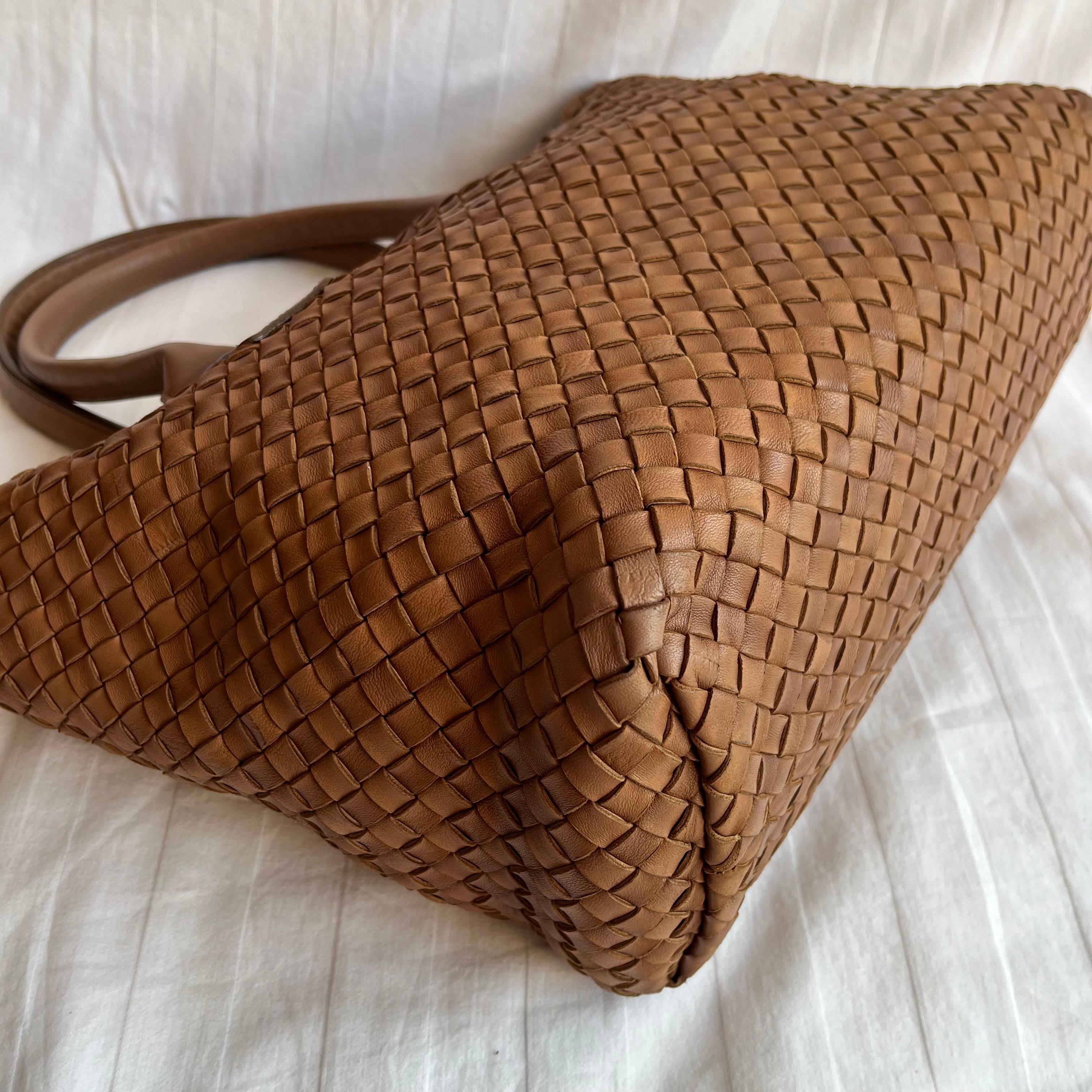 Bottega Veneta Cabat PM Intreccio in pelle Bottega Intreccio Marrone Cioccolato 32cm in vendita 5