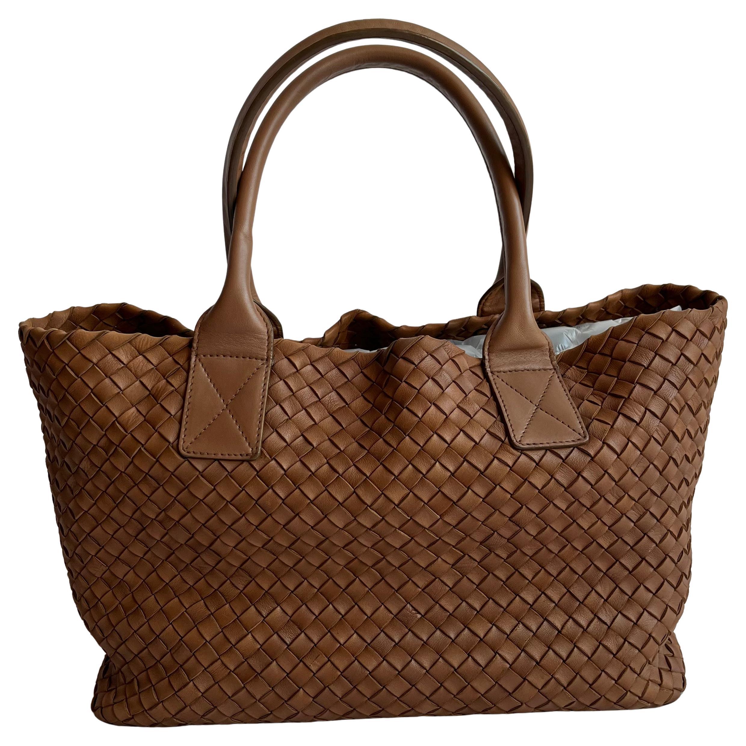 Bottega Veneta Cabat PM Intreccio in pelle Bottega Intreccio Marrone Cioccolato 32cm
