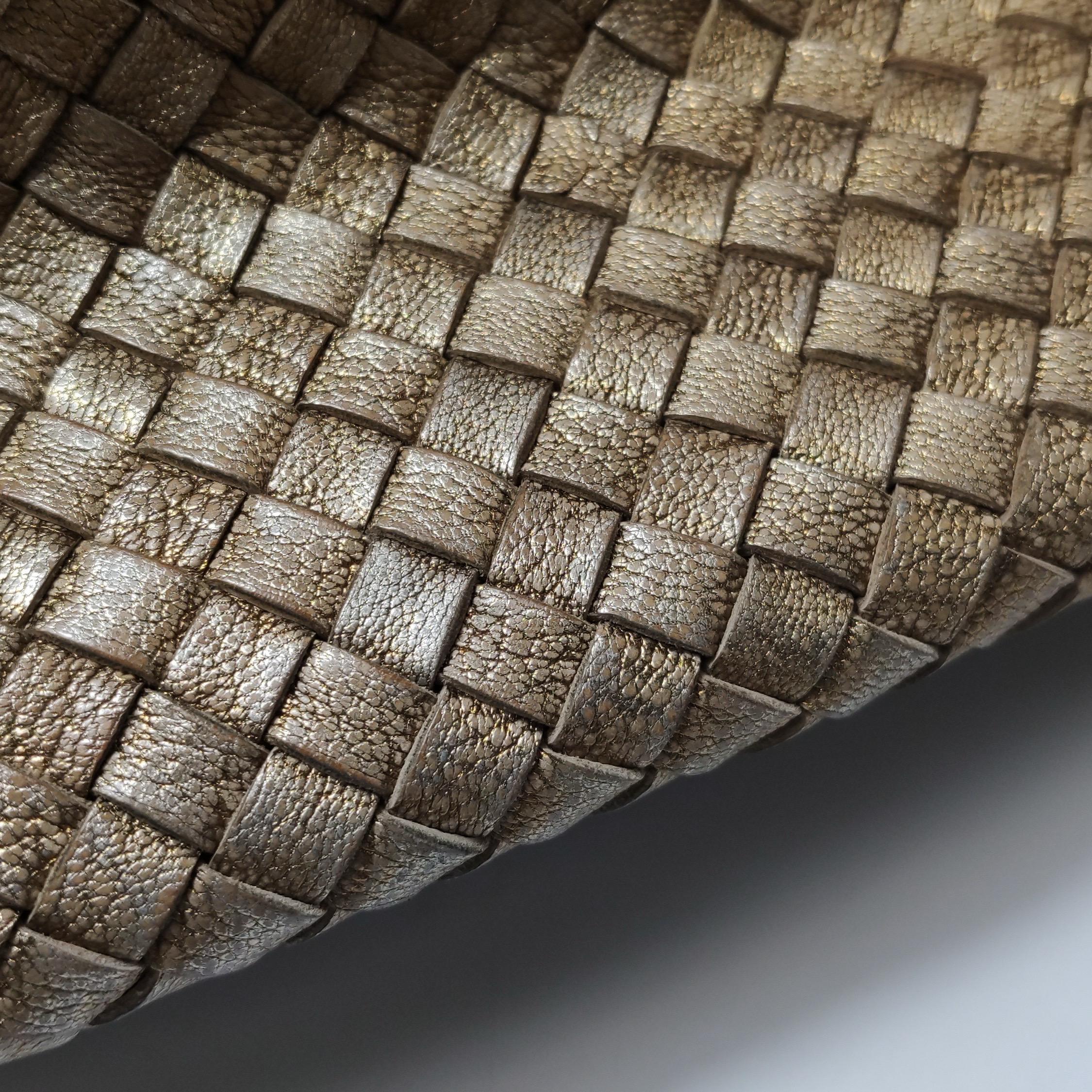 Bottega Veneta Cabat PM Intreccio in pelle Bottega Intreccio Oro 32cm in vendita 11