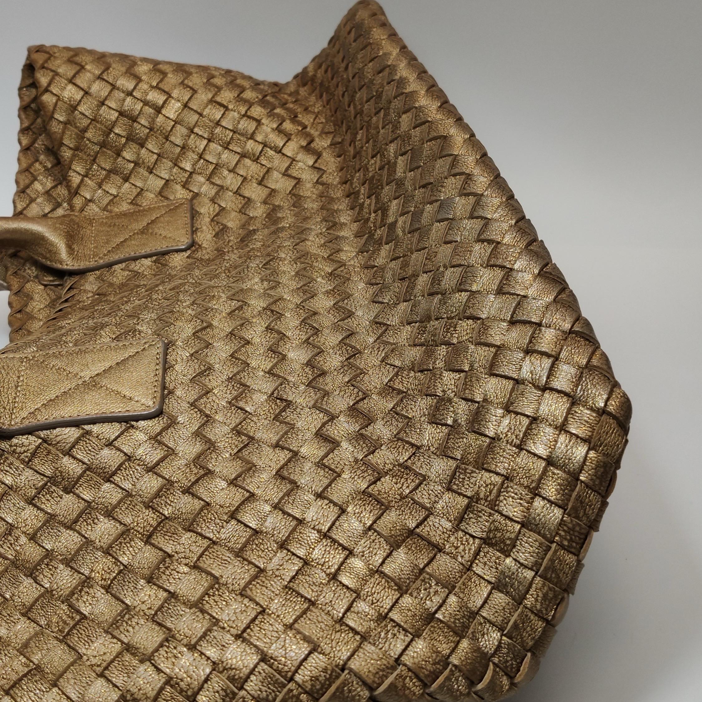 Bottega Veneta Cabat PM Intreccio in pelle Bottega Intreccio Oro 32cm in vendita 12