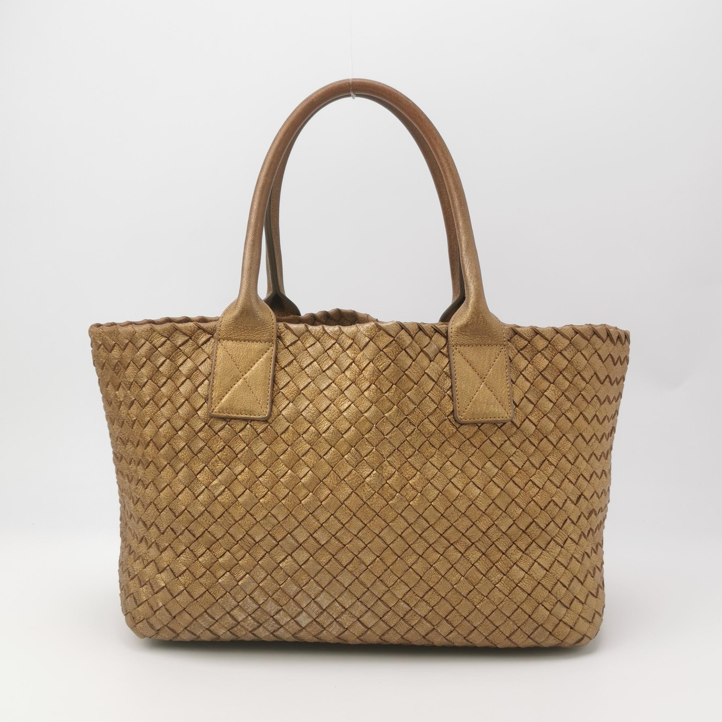 Marrone Bottega Veneta Cabat PM Intreccio in pelle Bottega Intreccio Oro 32cm in vendita