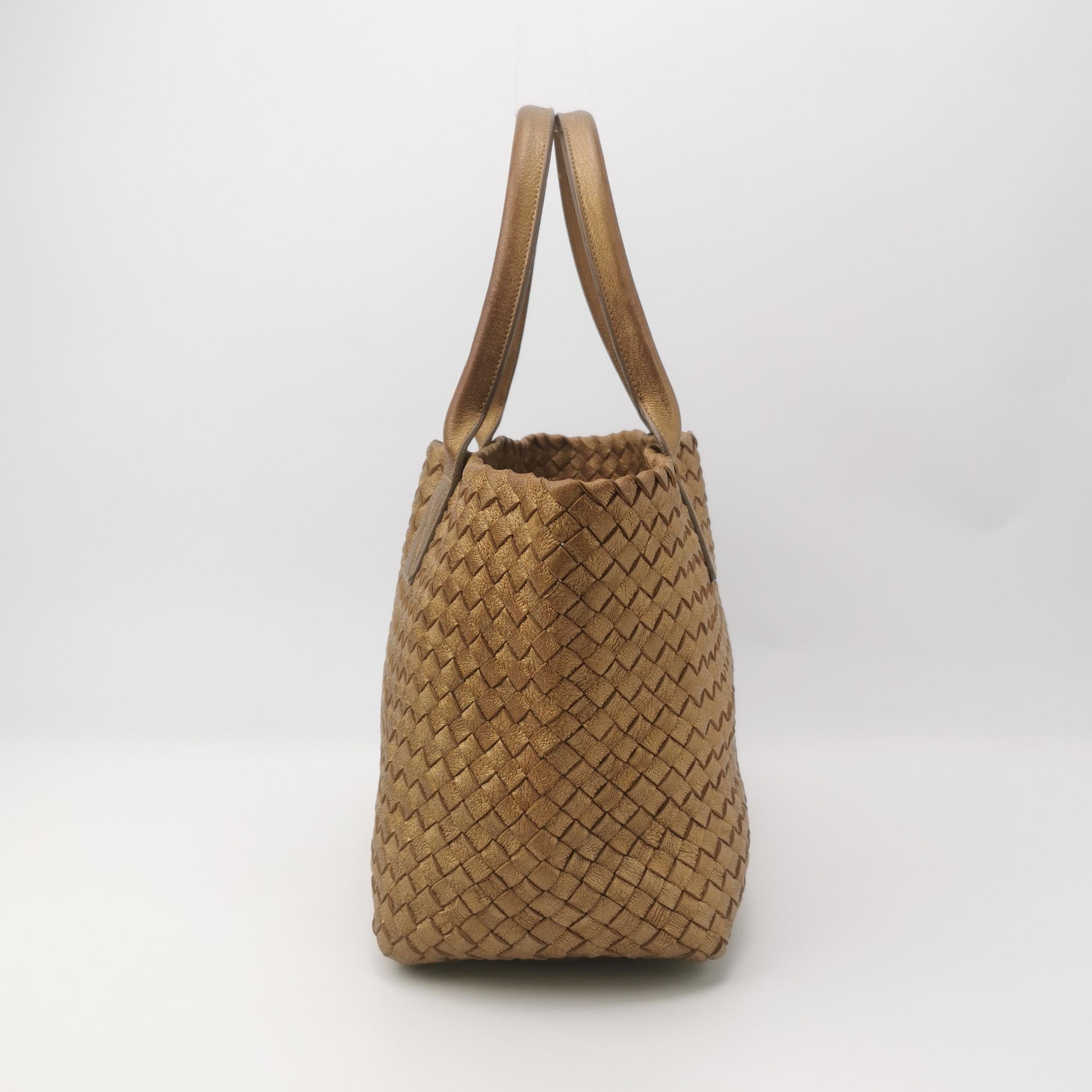 Bottega Veneta Cabat PM Intreccio in pelle Bottega Intreccio Oro 32cm in vendita 1