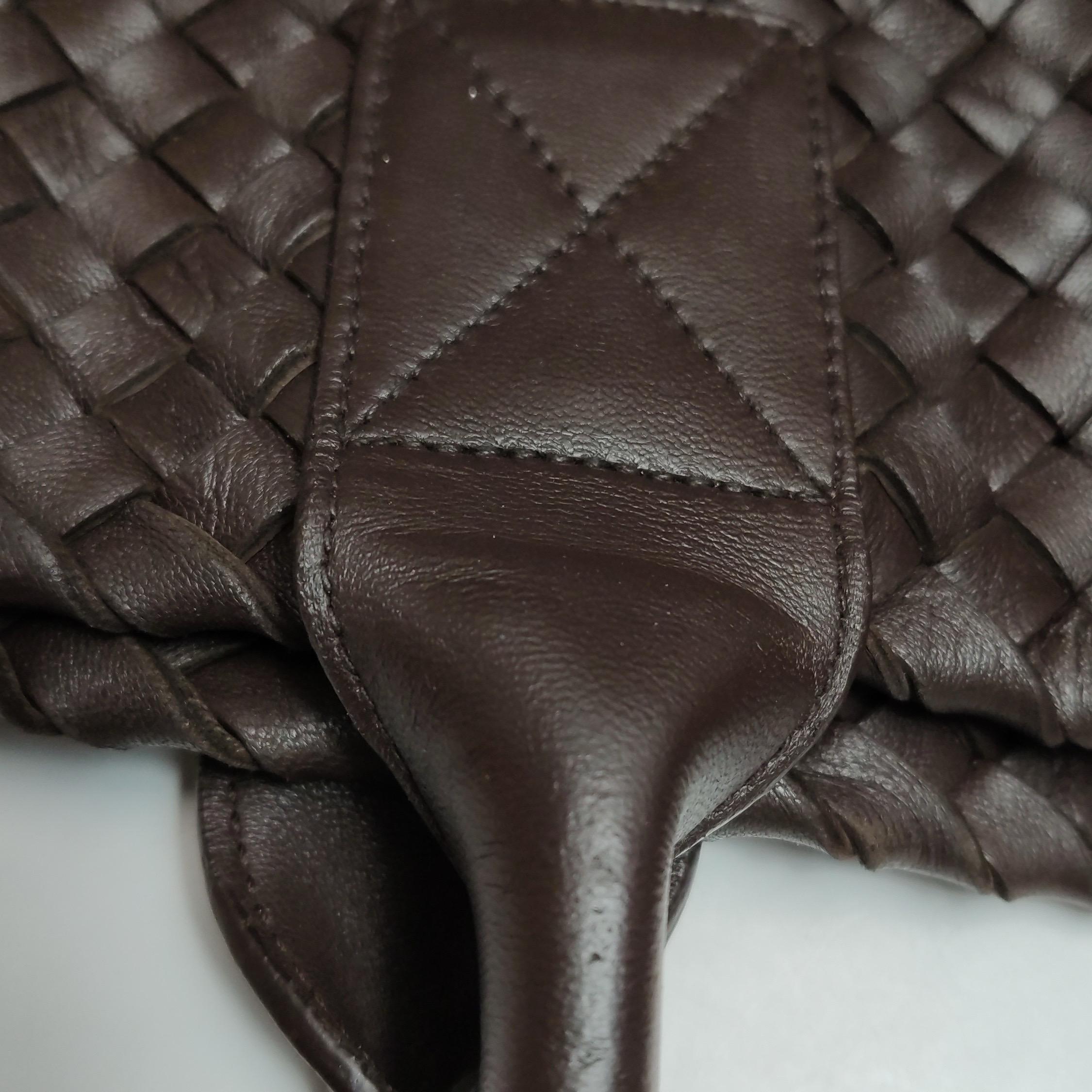 Bottega Veneta Cabat Small Dark Chocolate Brown Intreccio Leather Tote Bag in vendita 7