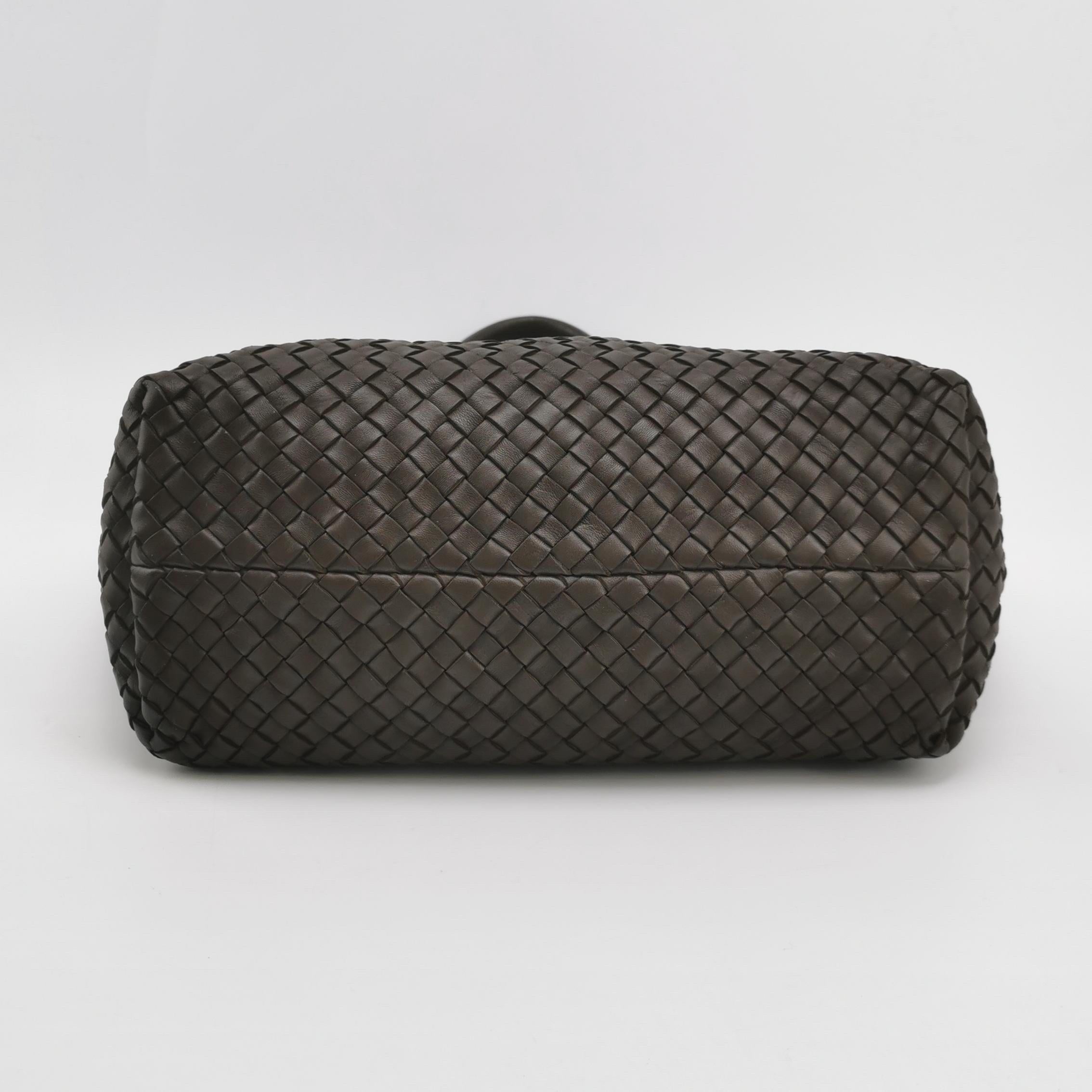 da uomo o donna Bottega Veneta Cabat Small Dark Chocolate Brown Intreccio Leather Tote Bag in vendita