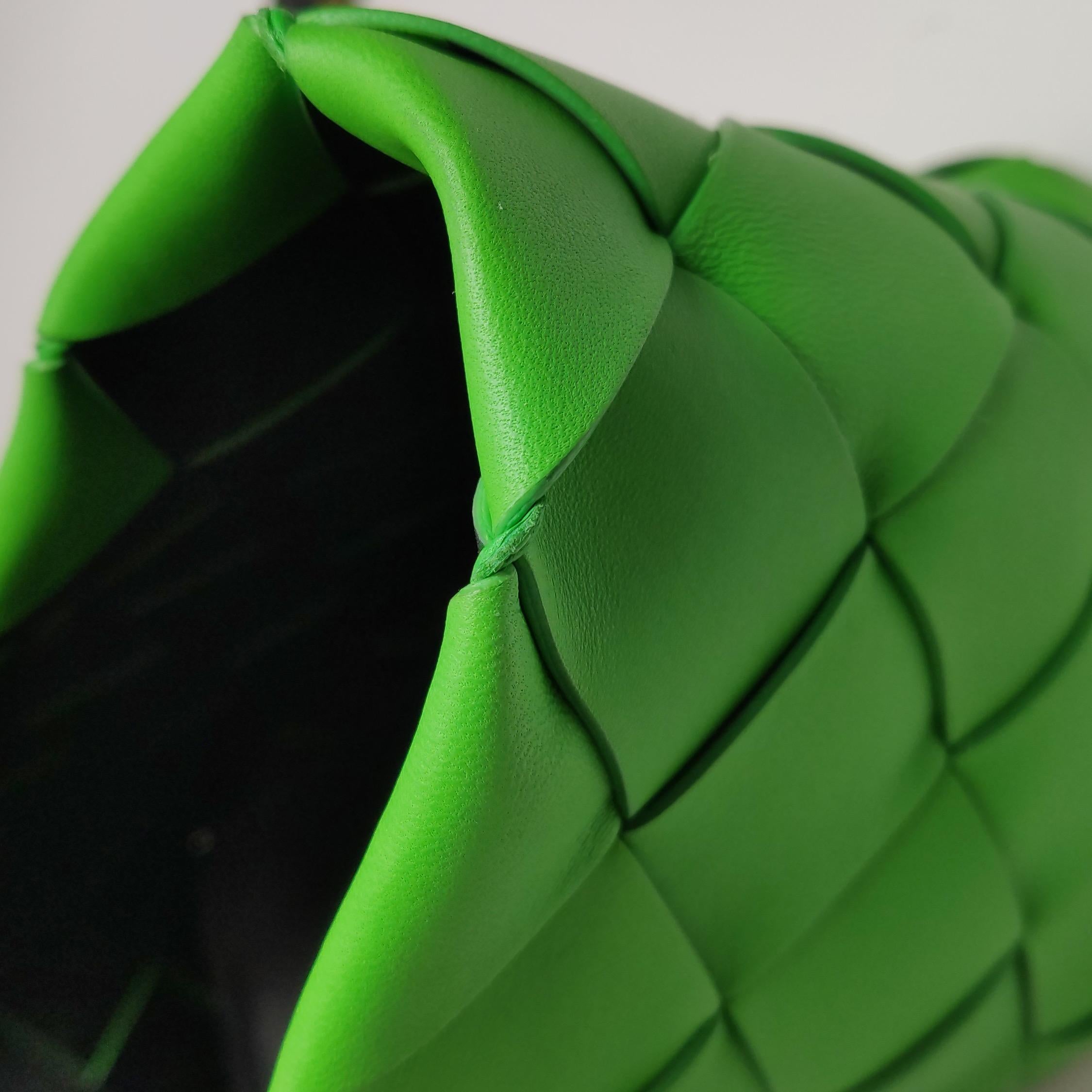 Bottega Veneta Cabat Small Green Intrecciato Leather Tote Bag en vente 5