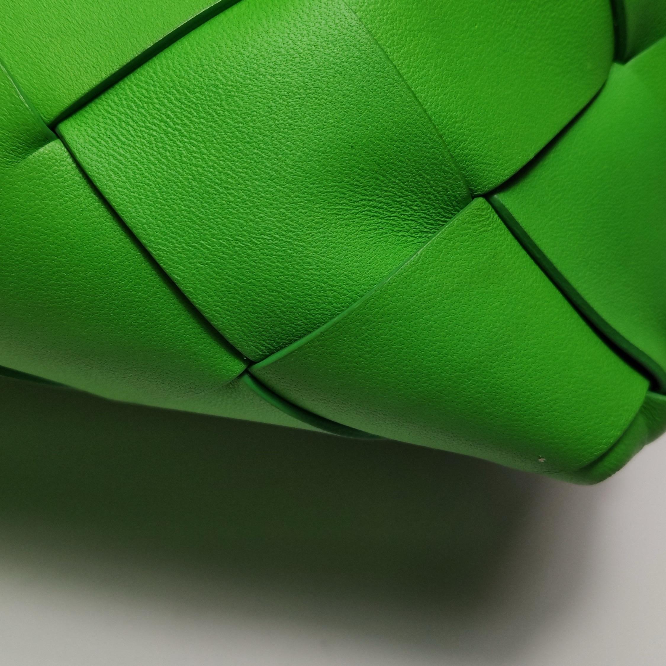Bottega Veneta Cabat Small Green Intrecciato Leather Tote Bag en vente 10