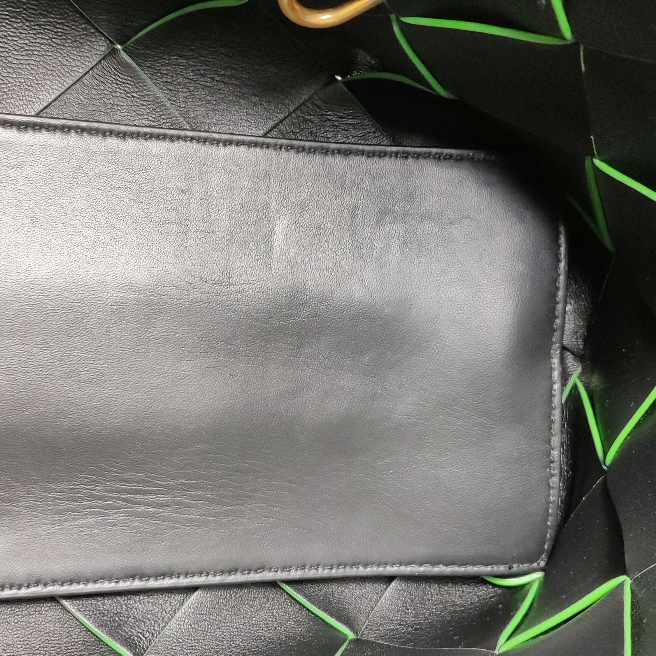 Bottega Veneta Cabat Small Green Intrecciato Leather Tote Bag en vente 11