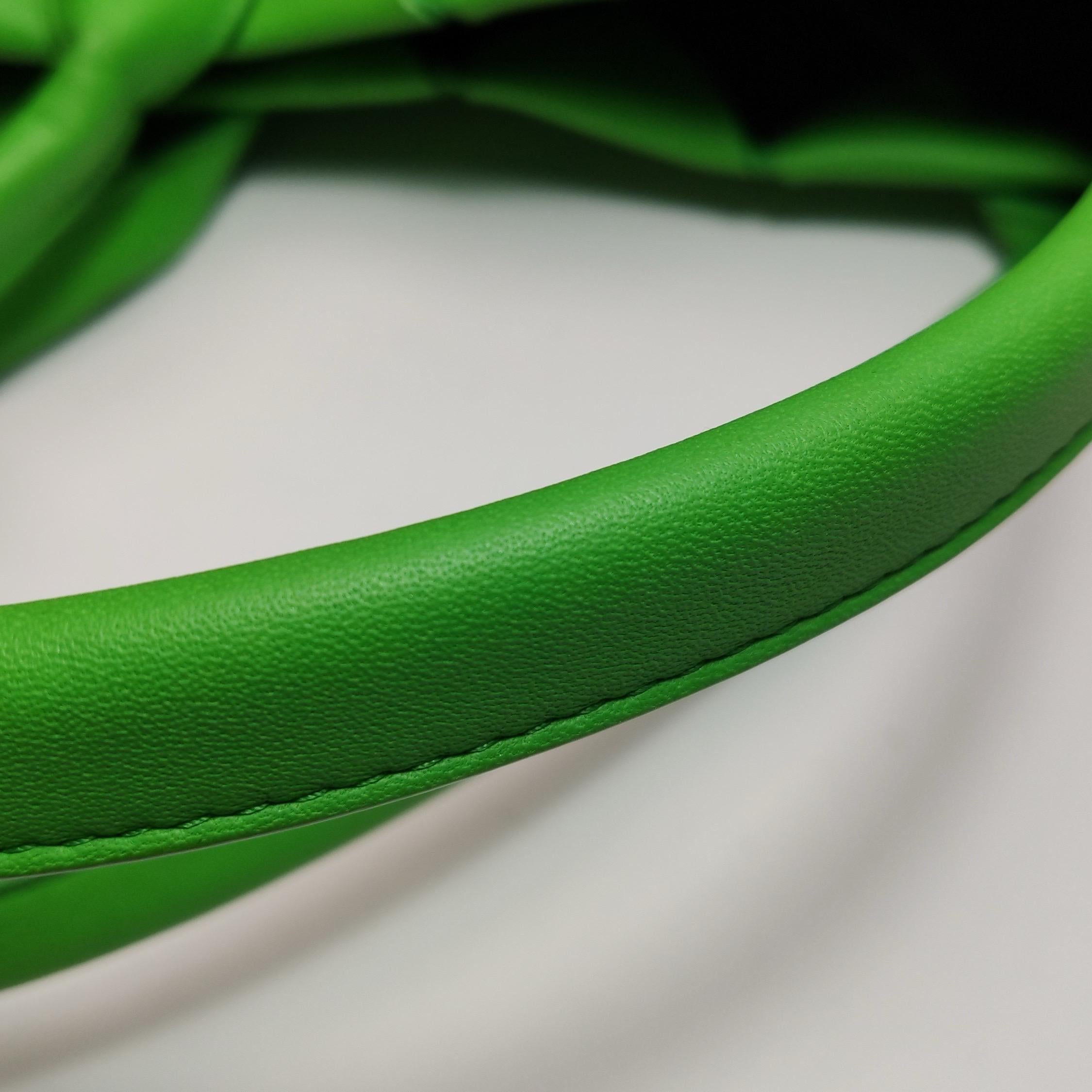 Bottega Veneta Cabat Small Green Intrecciato Leather Tote Bag en vente 12