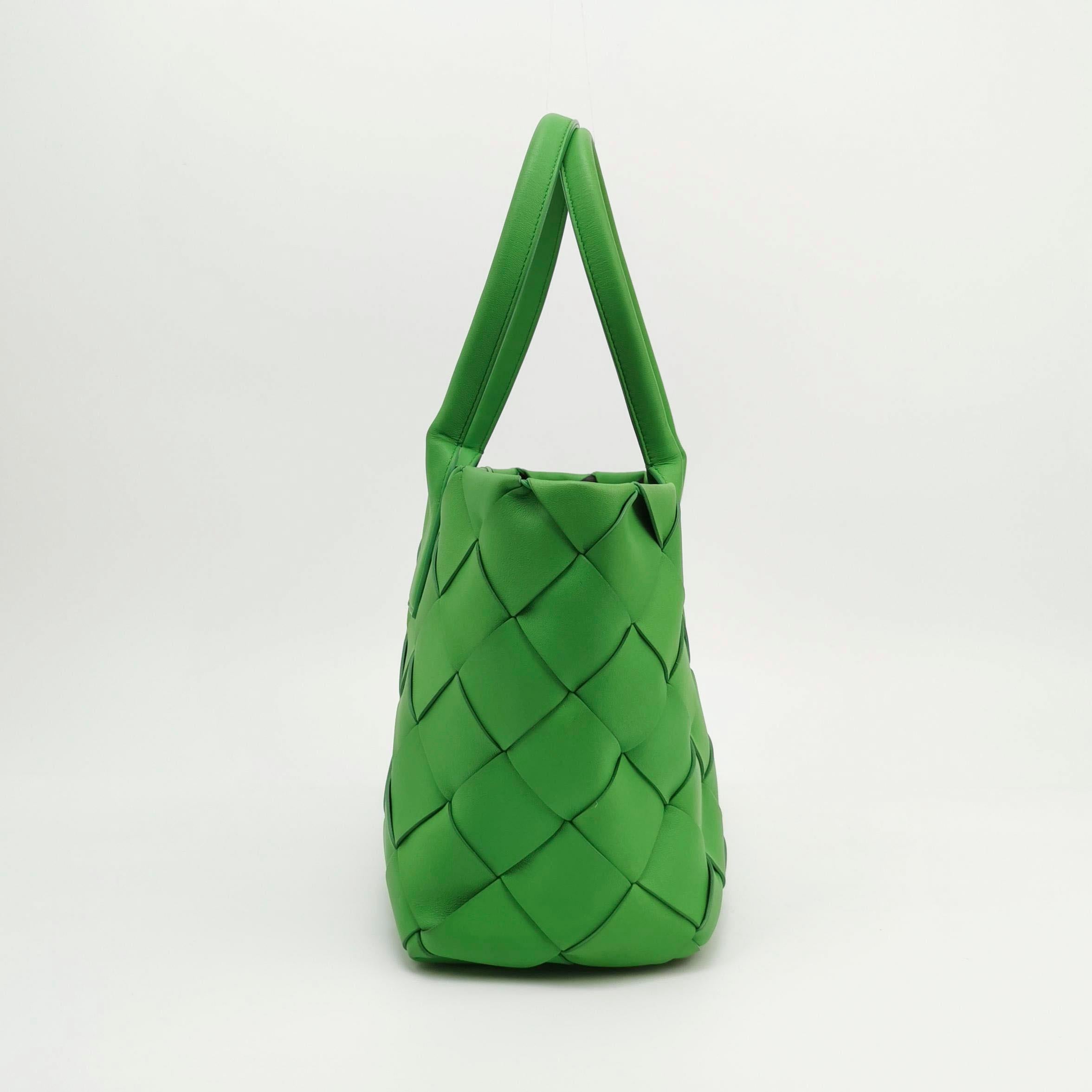 Bottega Veneta Cabat Small Green Intrecciato Leather Tote Bag en vente 2