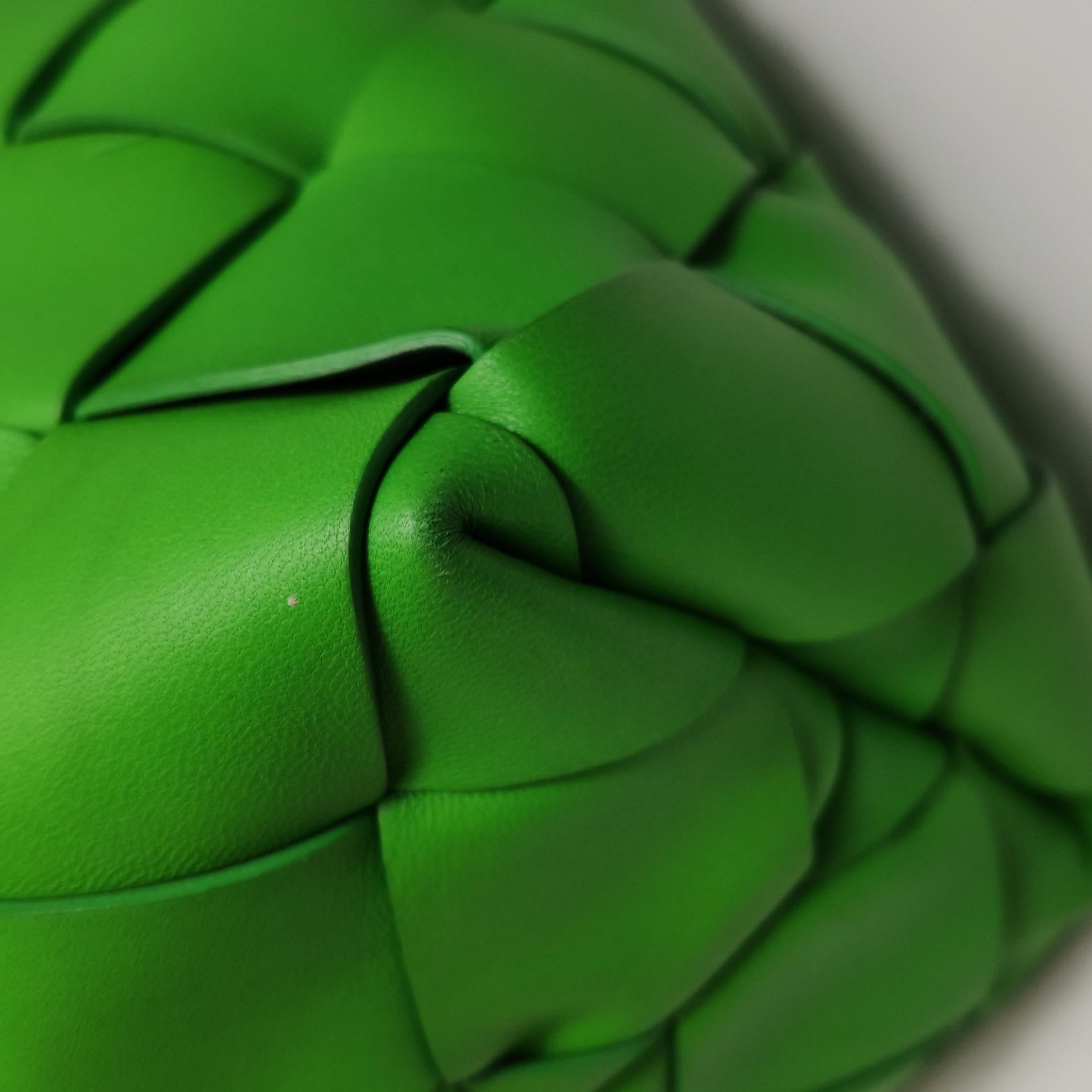 Bottega Veneta Cabat Small Green Intrecciato Leather Tote Bag en vente 4