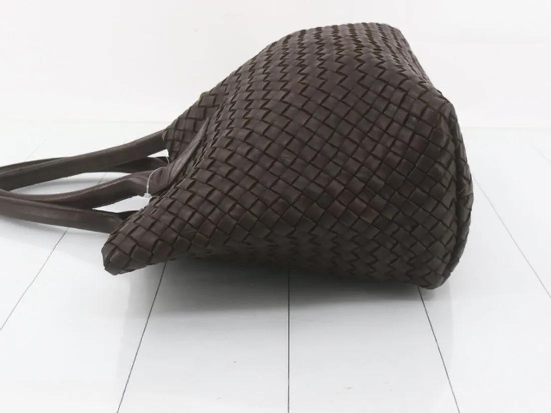 Bottega Veneta Cabat Small Intreccio Leather Tote Bag Brown In Good Condition For Sale In AUBERVILLIERS, FR
