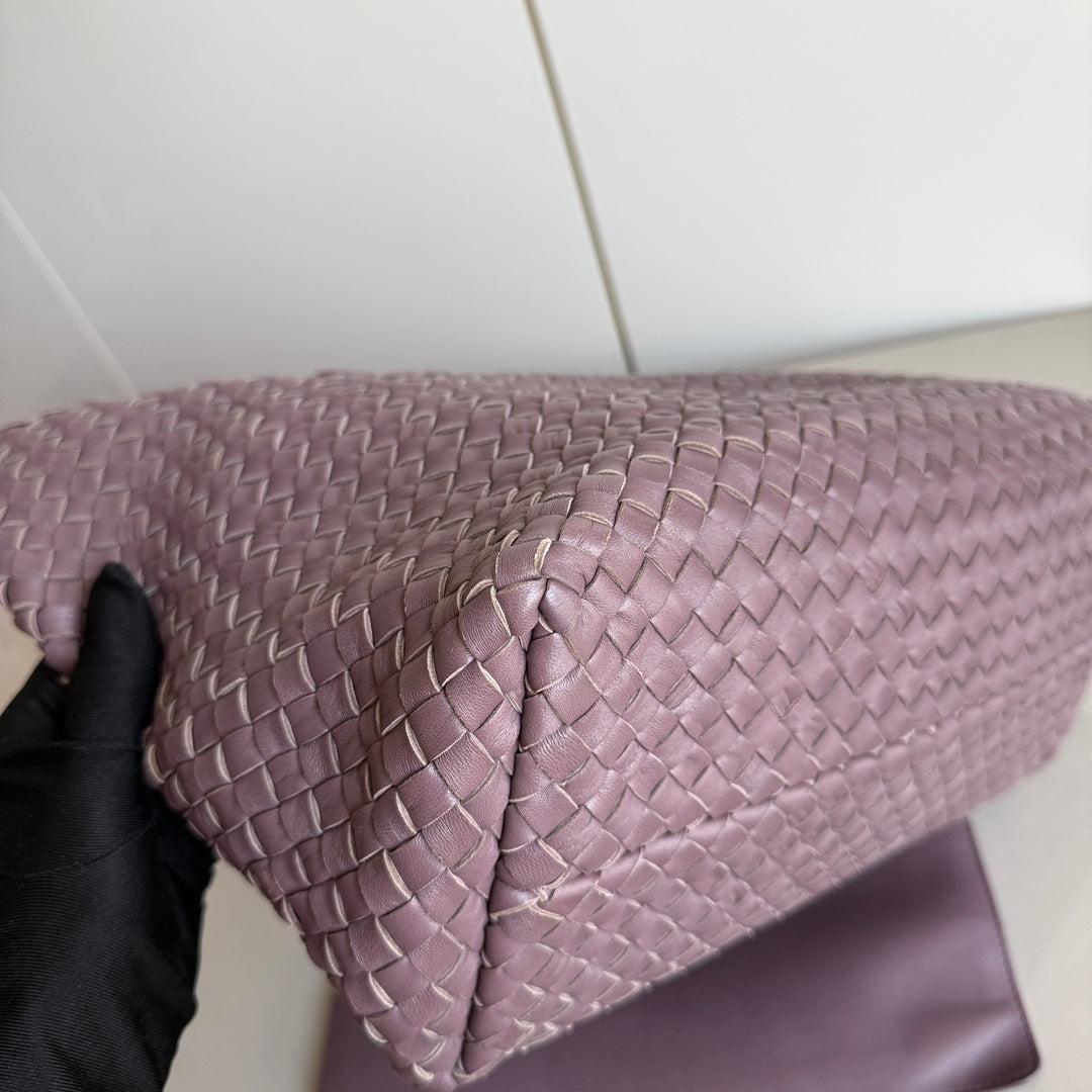 Bottega Veneta Cabat Small Intreccio Leather Tote Bag Dark Lavender Purple In Excellent Condition For Sale In AUBERVILLIERS, FR