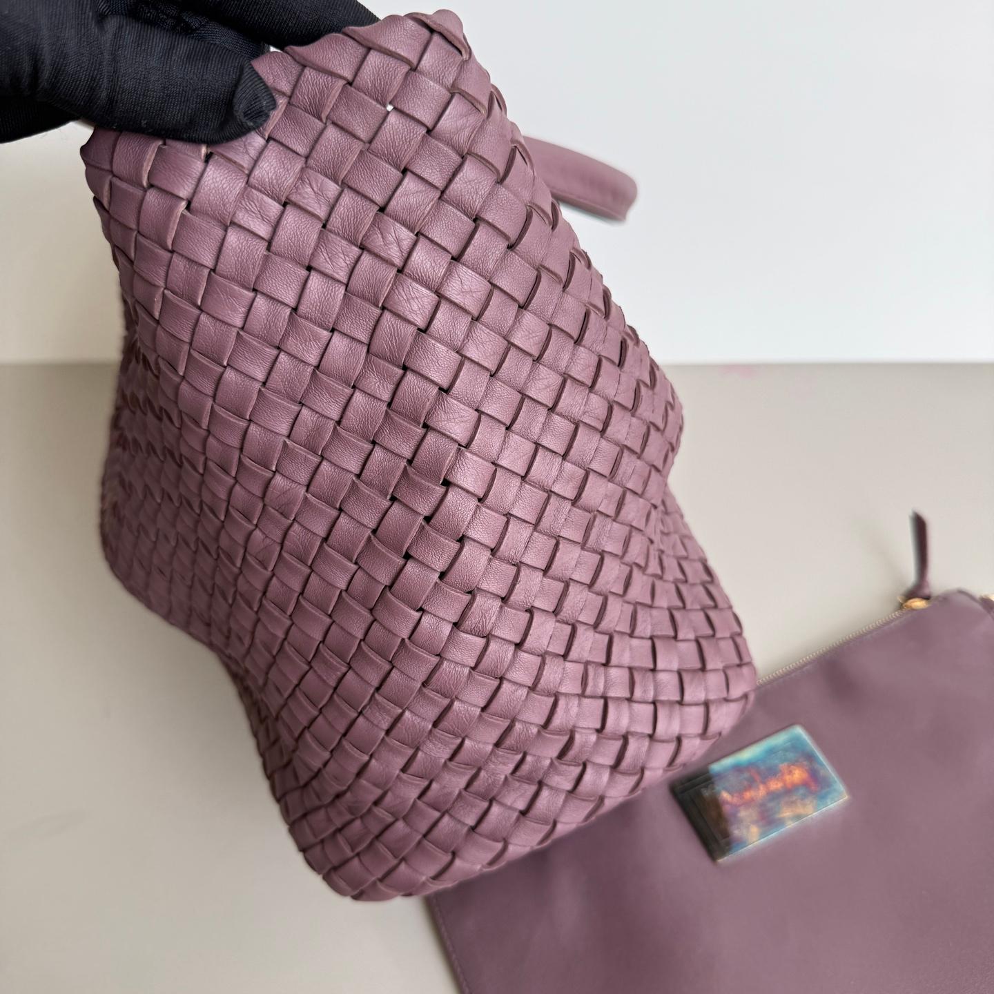Bottega Veneta Cabat Small Intreccio Leather Tote Bag Mauve Purple Pink 30cm In Excellent Condition For Sale In AUBERVILLIERS, FR