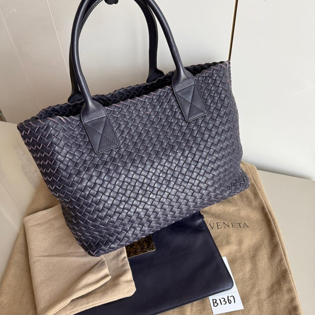 Bottega Veneta Cabat Small Intreccio Leather Tote Bag Navy
 These are professional photos of the actual bag.
 Discover the sophisticated luxury of the Bottega Veneta Cabat Intreccio Leather Tote Bag. Revel in its stylish cult design, handcrafted in