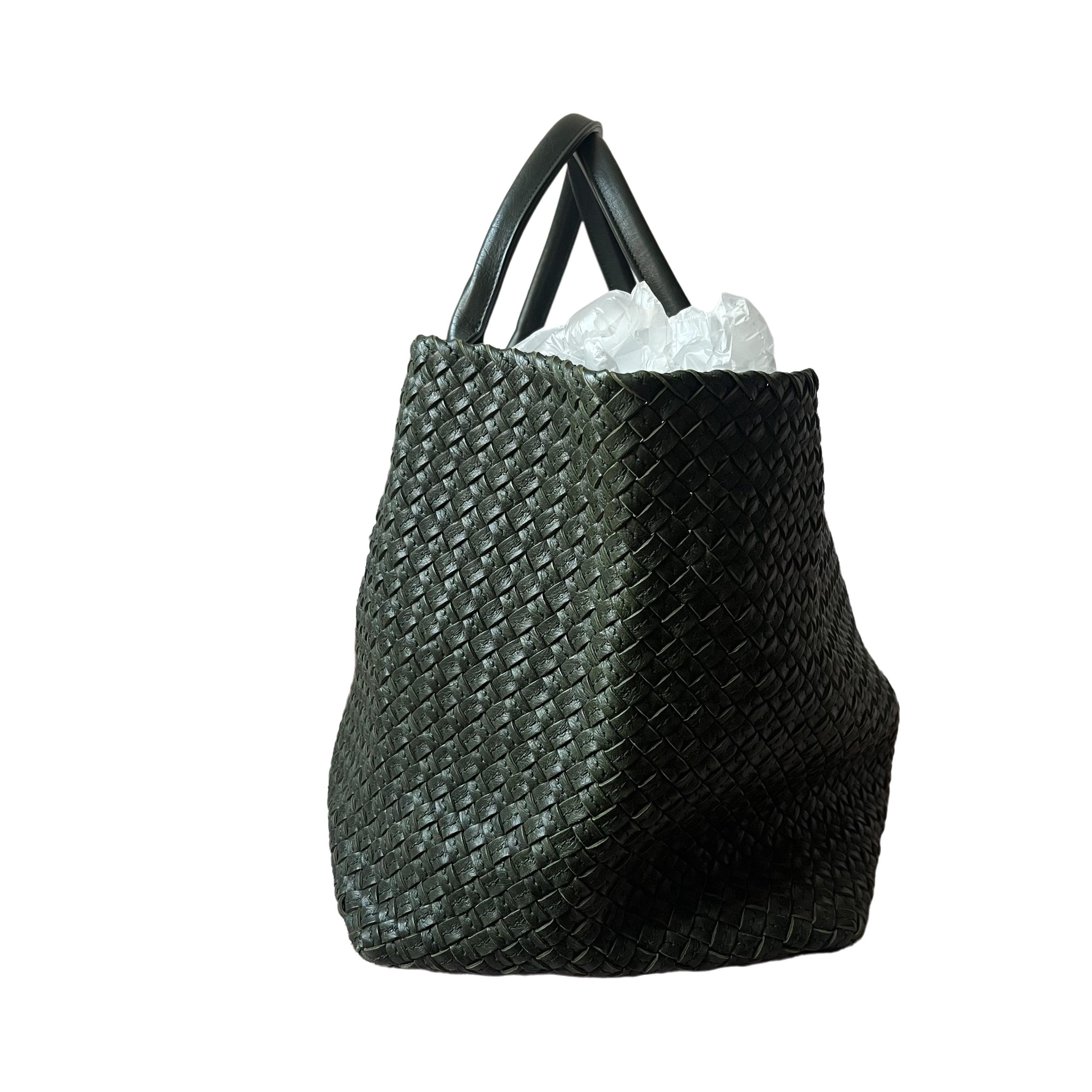 Bottega Veneta Cabat Tote Dark Green Intreccio Leather 45cm In Good Condition In AUBERVILLIERS, FR